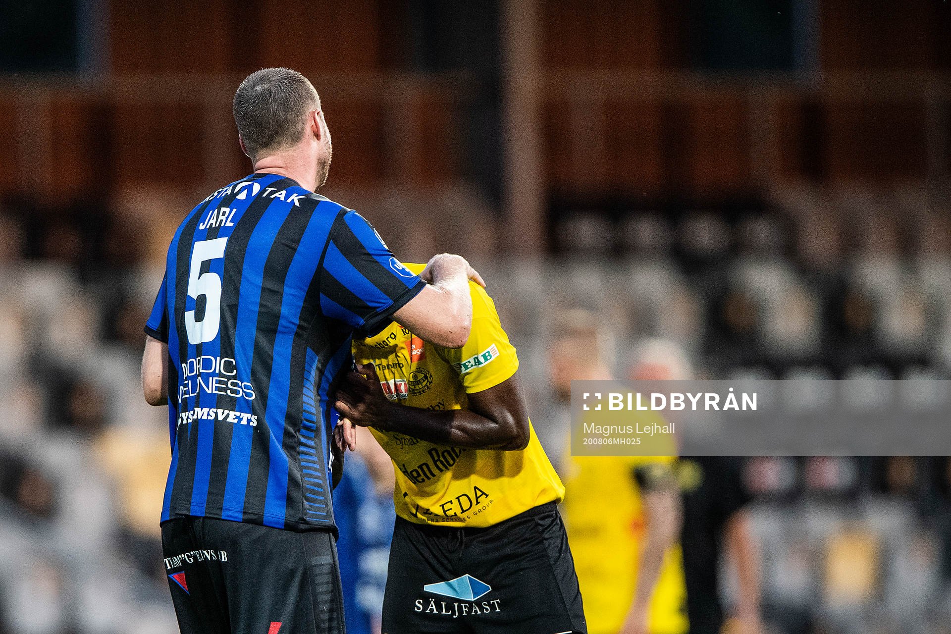 Sirius Daniel Jarl och Mjällbys Moses Orwohicho Ogbu deppar