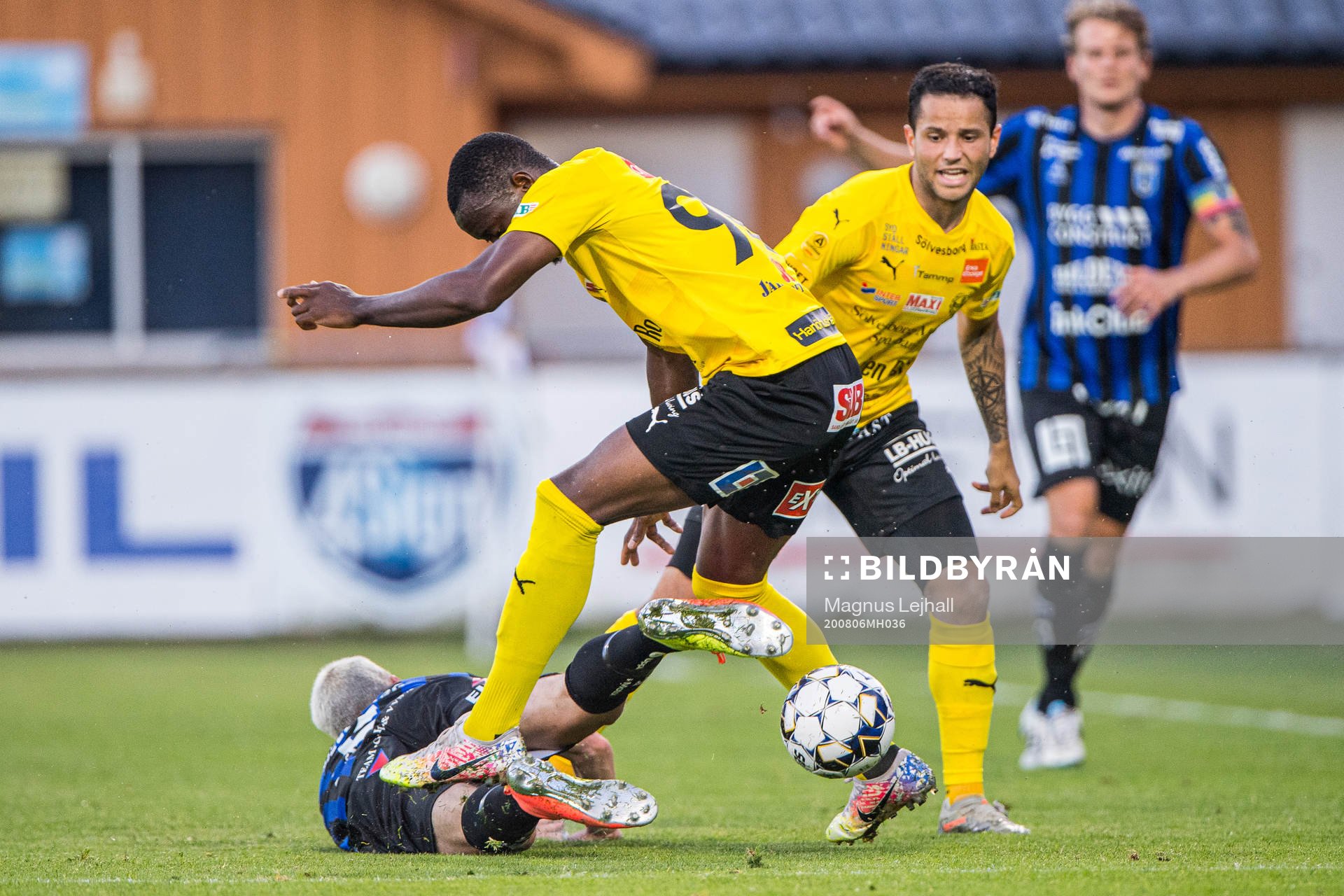 Mjällbys Moses Orwohicho Ogbu  och Mohanad Jeahze