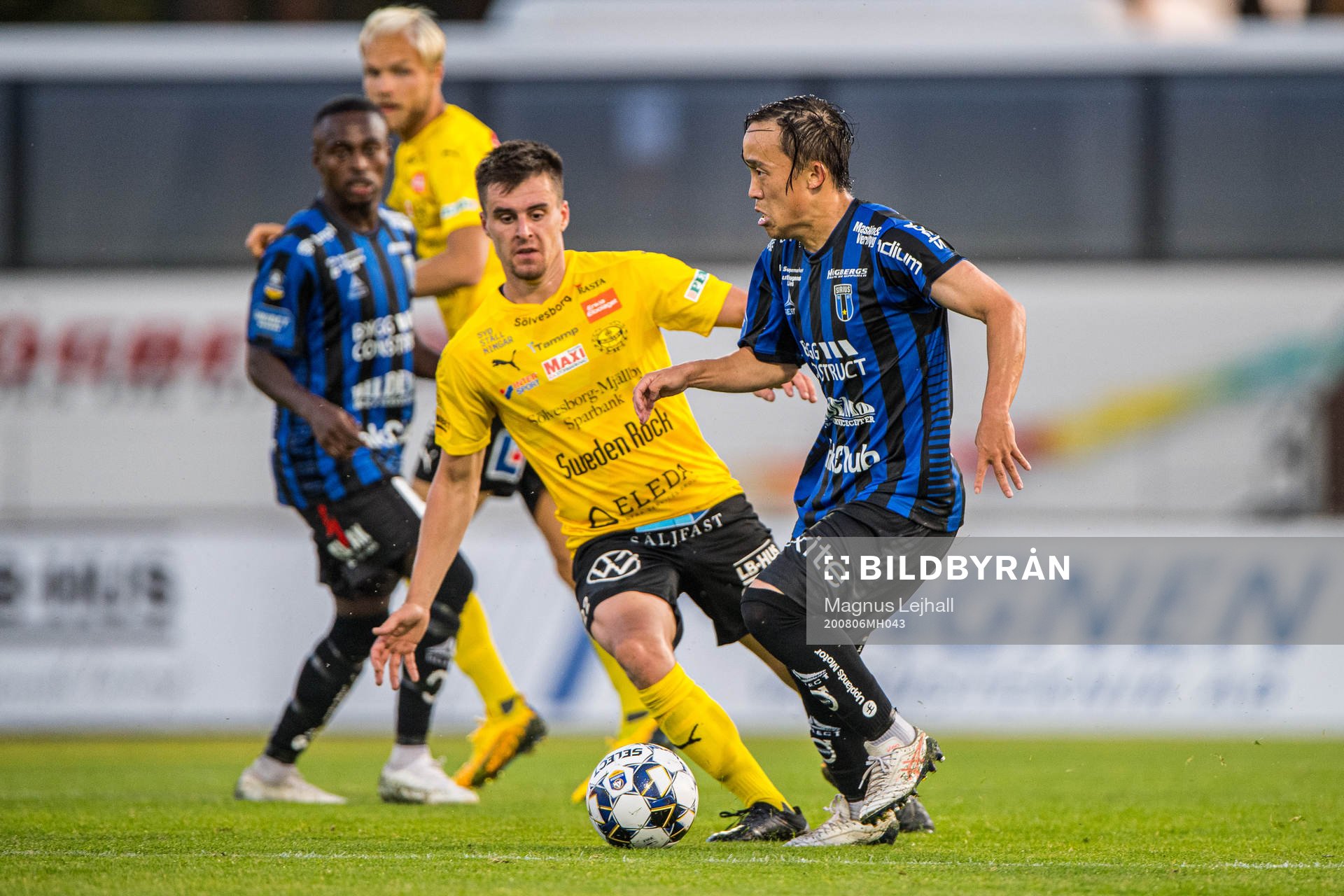 Mjällbys Jesper Löfgren och Sirius Yukiya Sugita