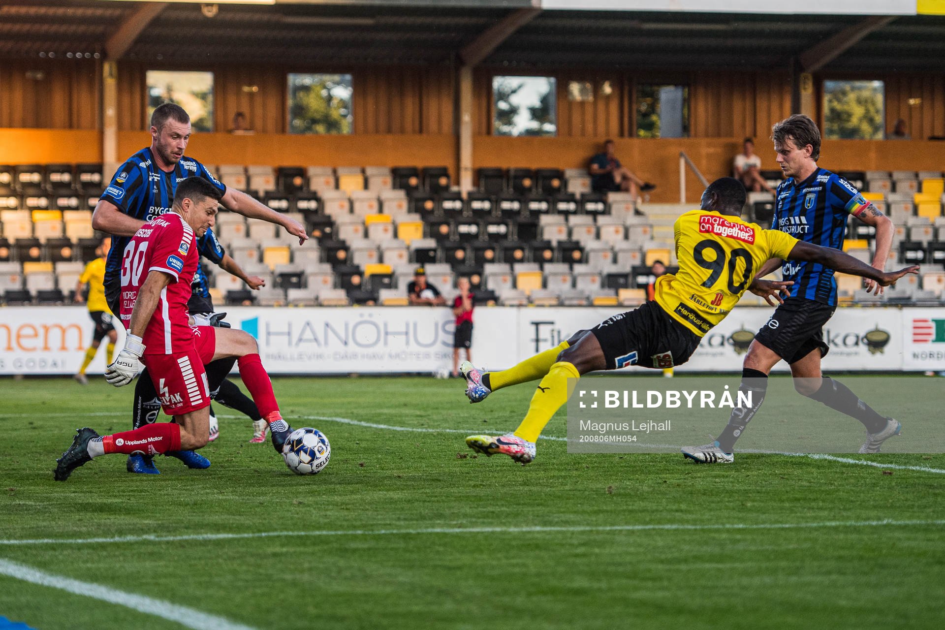 Mjällbys Moses Orwohicho Ogbu  med målchans på Sirius