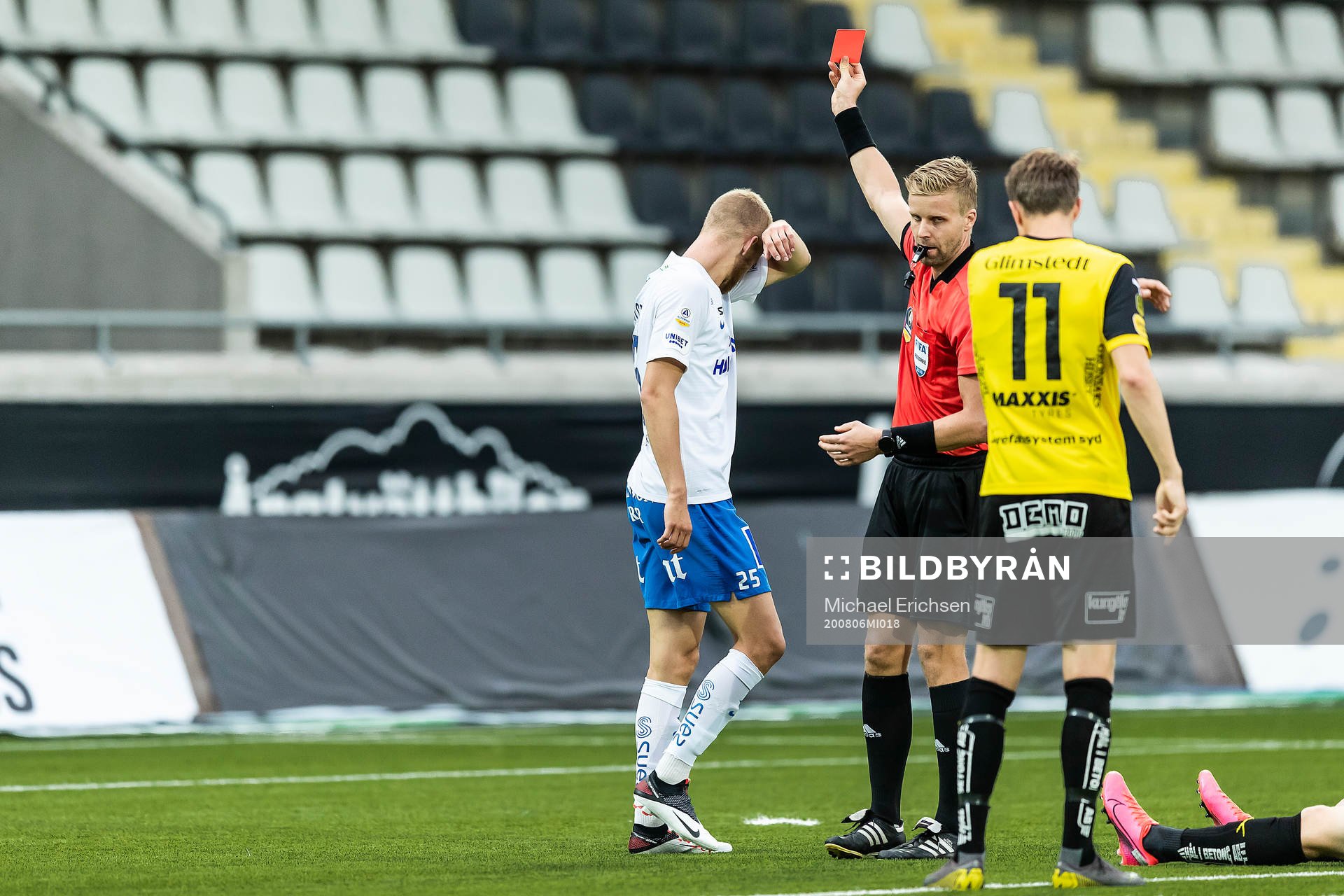 IFK Norrköpings Filip Dagerstål tilldelas ett rött kort
