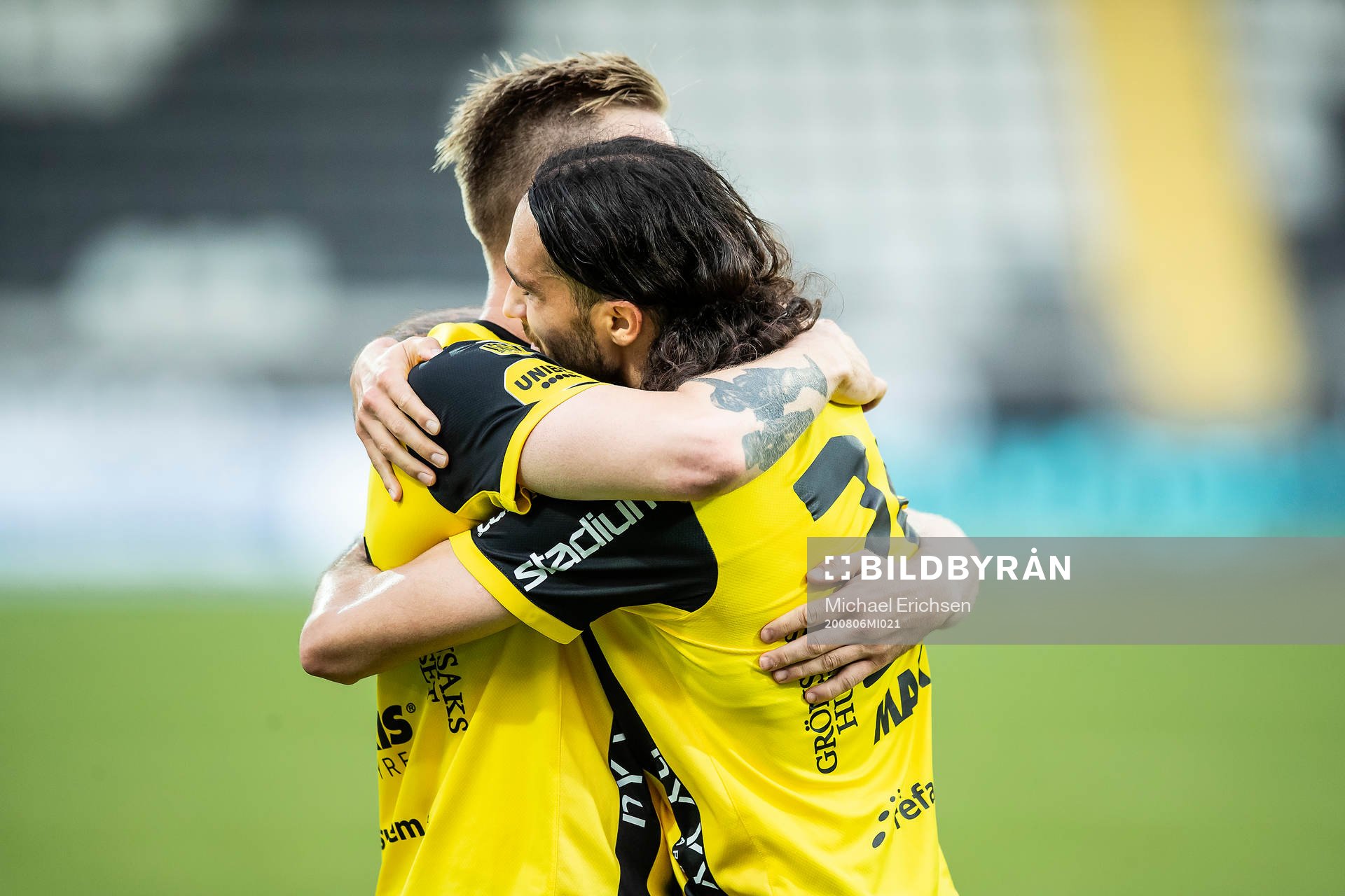 Häckens Alexander Söderlund och Leonard Zuta jublar