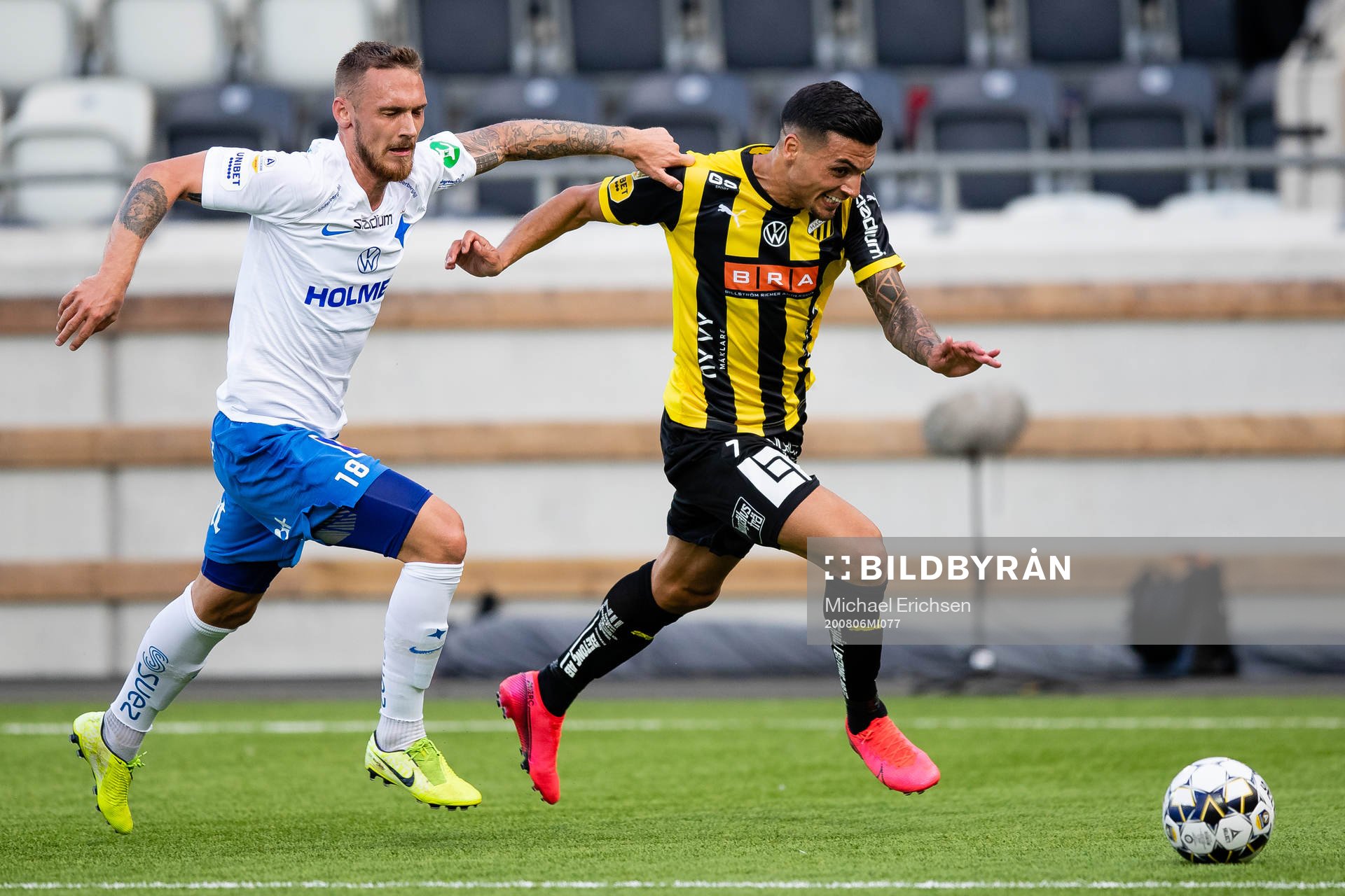 IFK Norrköpings Linus Wahlqvist och Häckens Ahmed Yasin