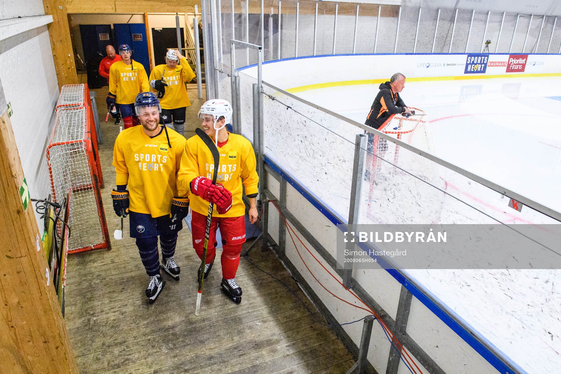 Buffalo Sabres Johan Larsson och Detroit Red Wings Dmytro