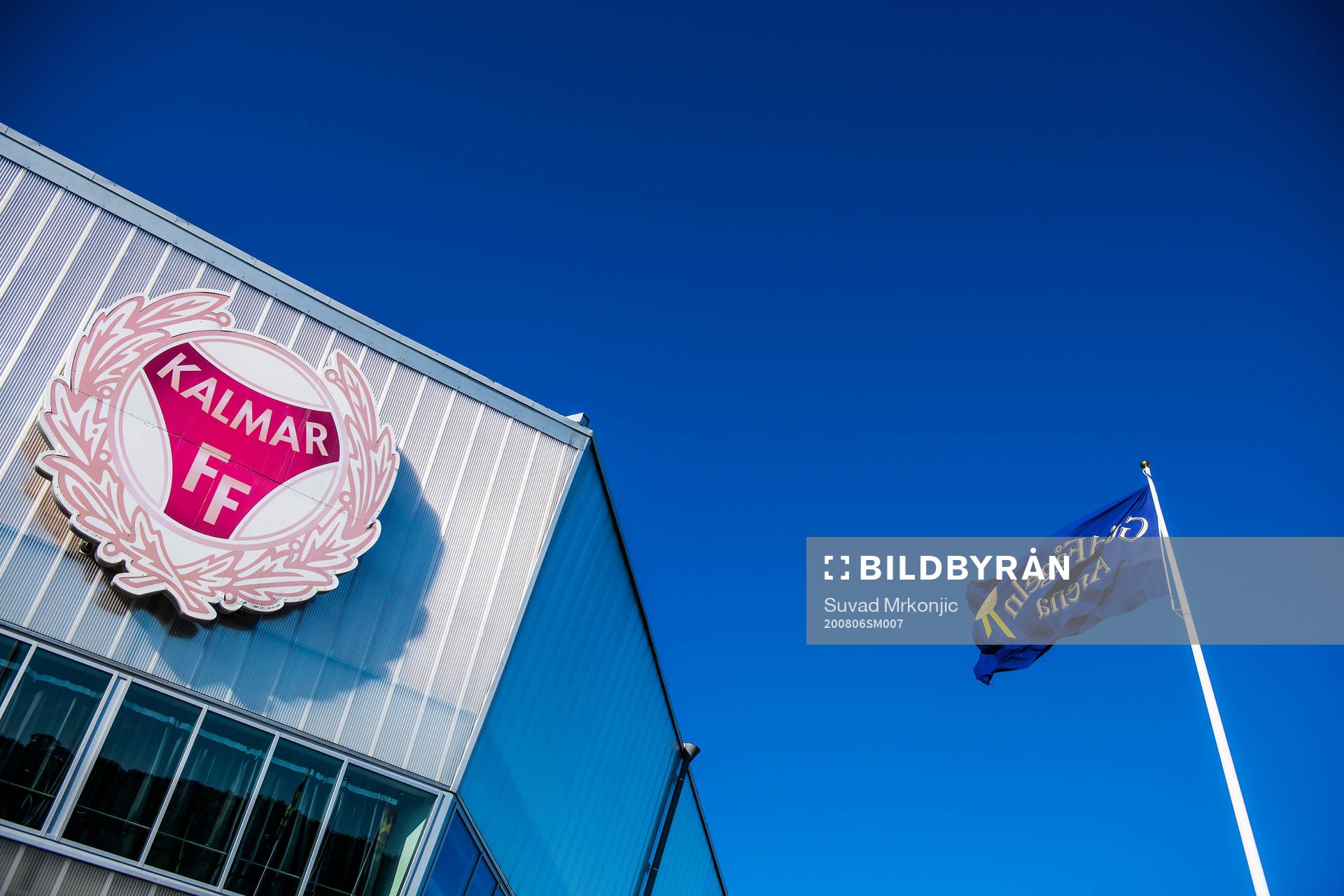 Kalmar FFs klubbmärke på Guldfågeln Arena