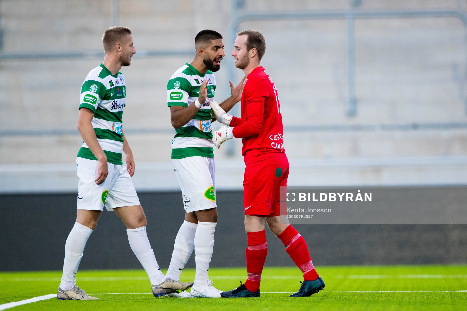 Västerås Sean Sabetkar jublar med Kevin Custovic och