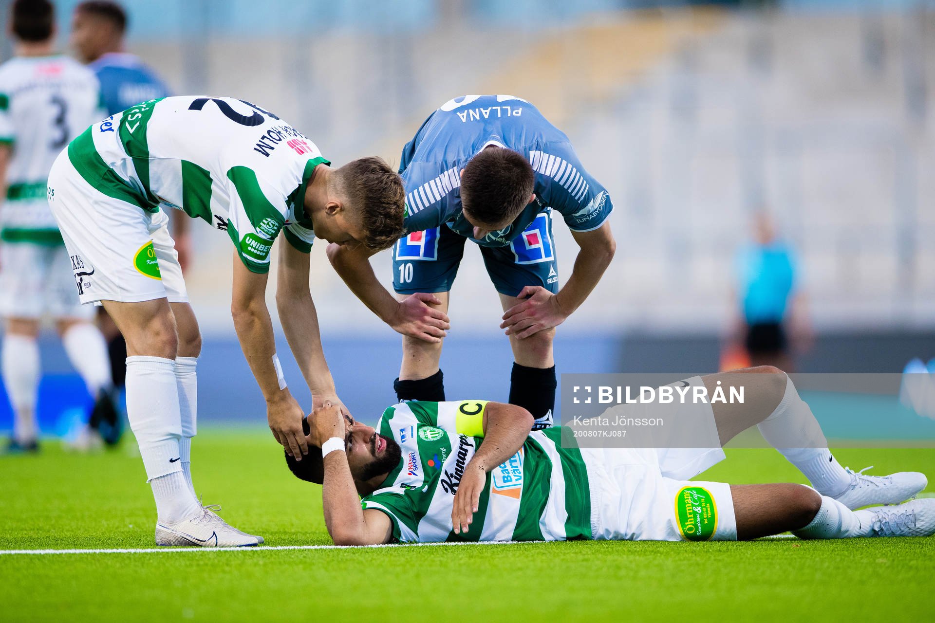 Västerås Sean Sabetkar har ont och tittas till av Samuel