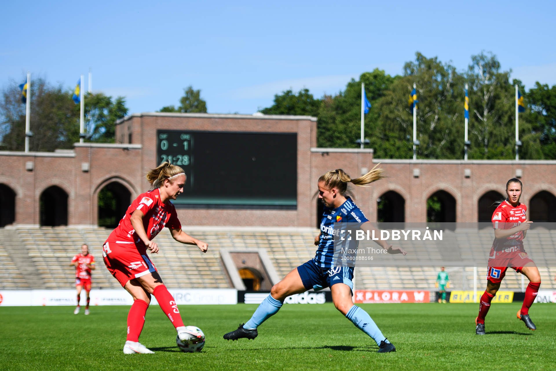 Örebros Karin Lundin och Djurgårdens Gudrun Arnadottir