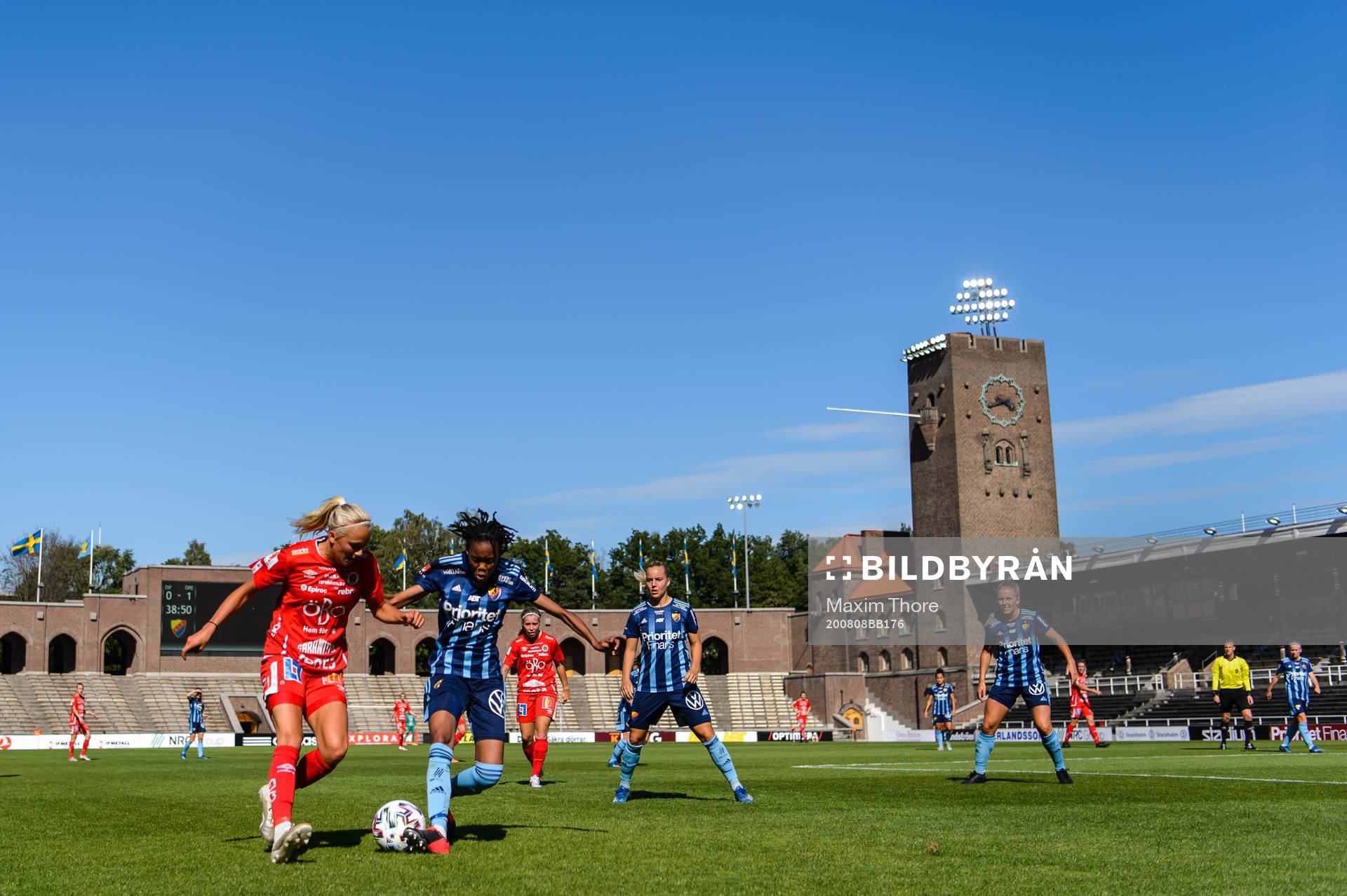 Örebros Sara Lilja-Vidlund och Djurgårdens Linda Motlhalo