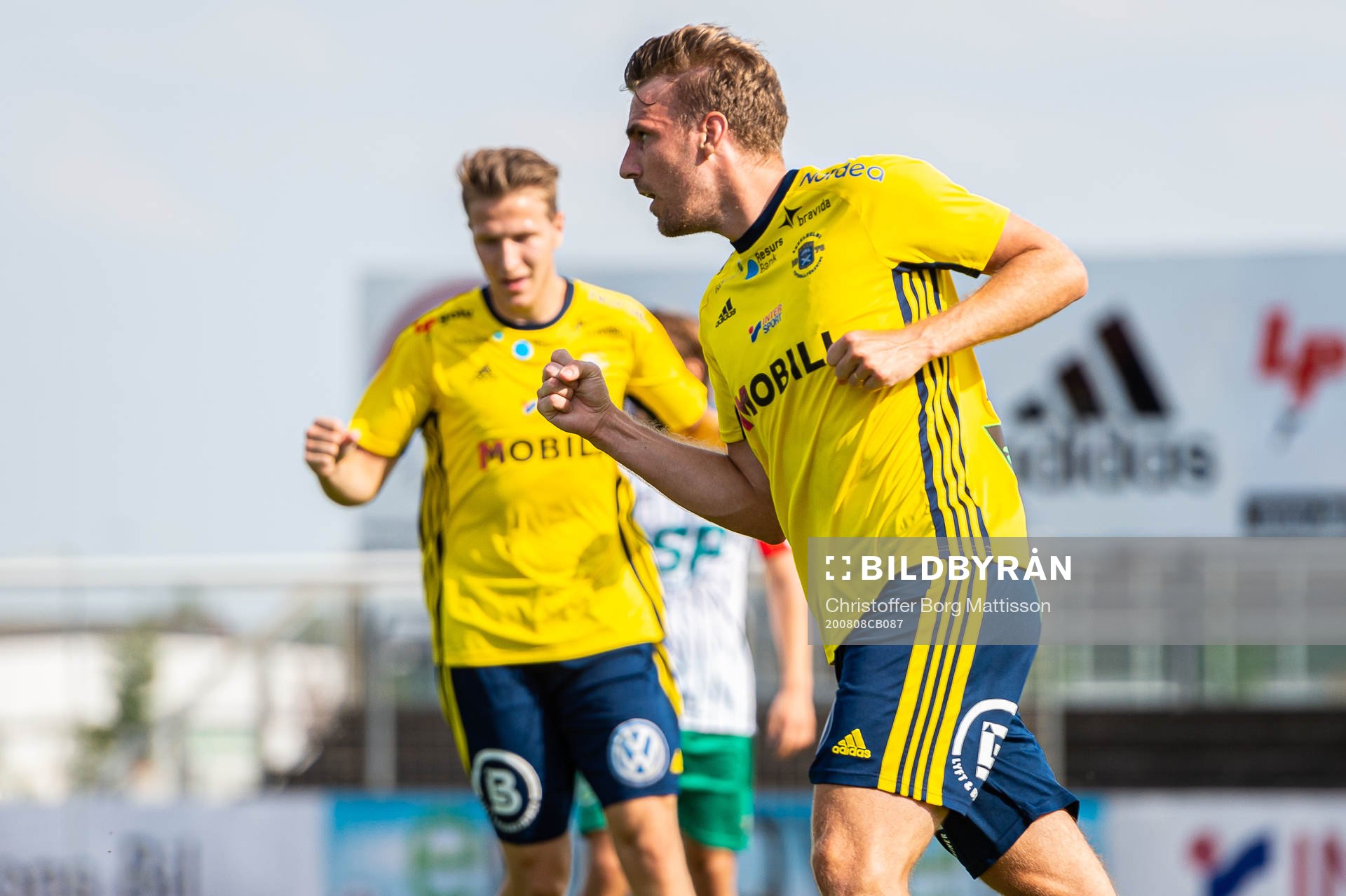 Ängelholms Johan Oremo jublar