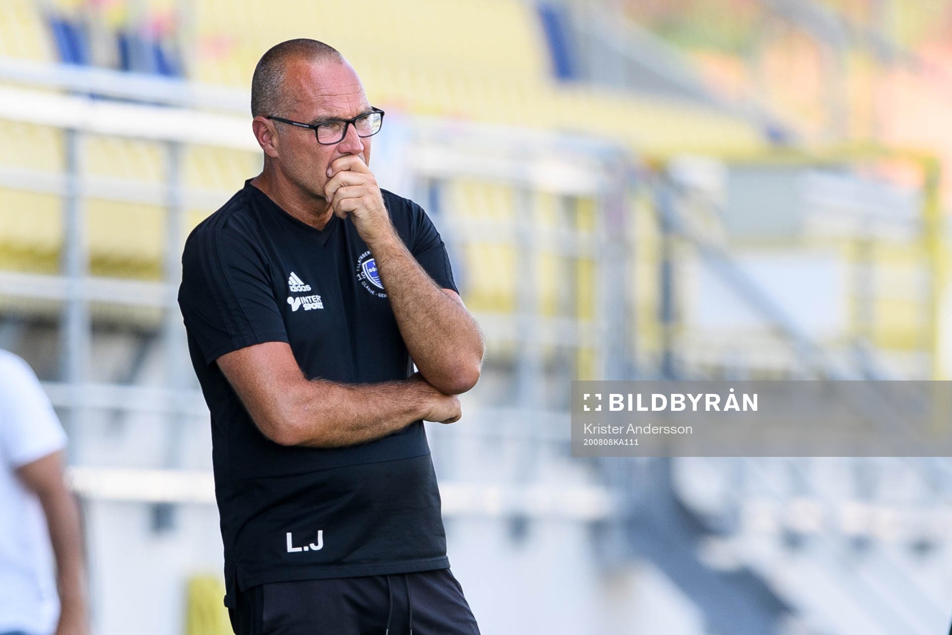 Böljan Falkenbergs tränare Lars Johansson under fotbollsmatchen i Division 1 mellersta Götaland mellan Böljan Falkenberg och Värnamo den 8 augusti 2020 i Falkenberg.