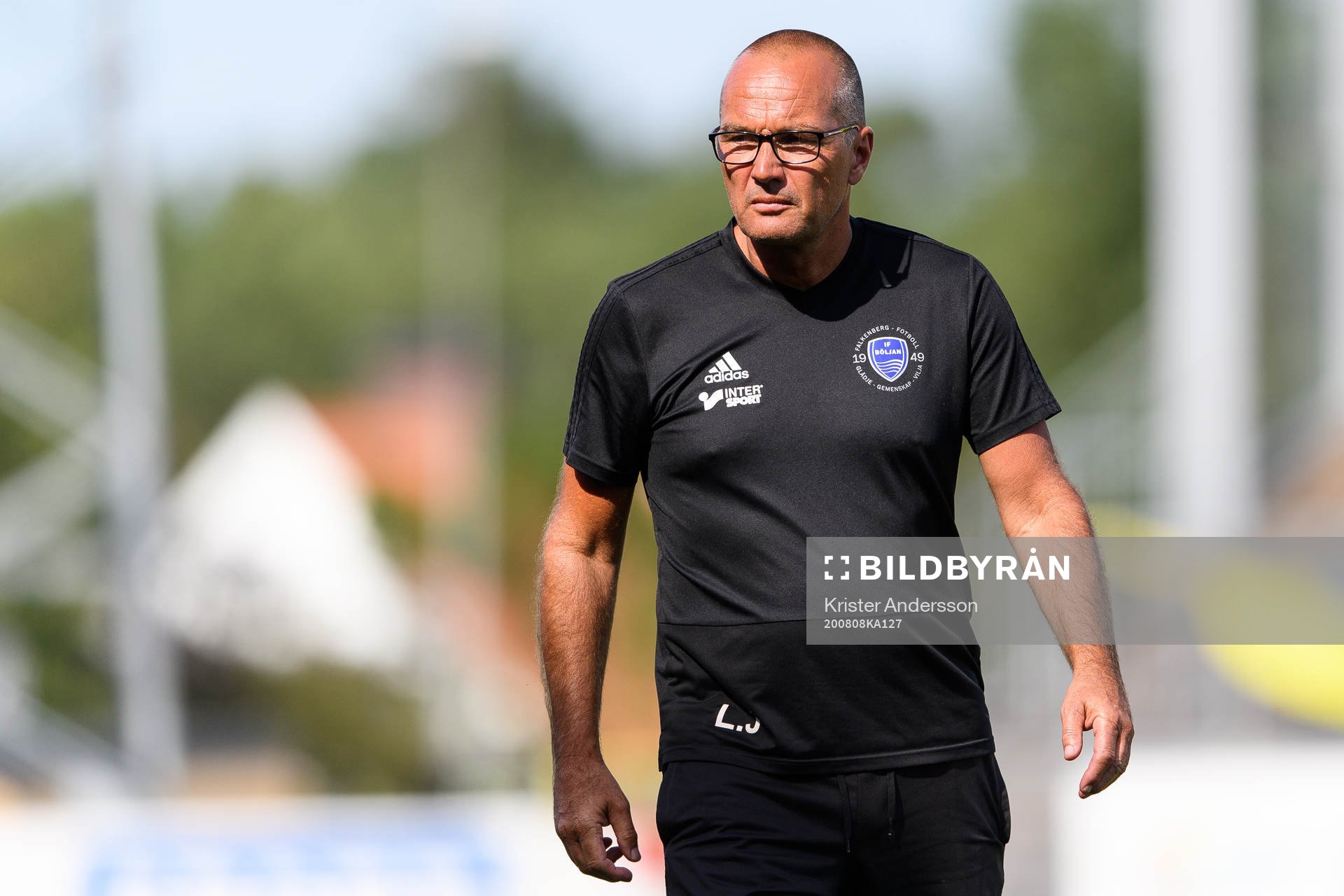 Böljan Falkenbergs tränare Lars Johansson under fotbollsmatchen i Division 1 mellersta Götaland mellan Böljan Falkenberg och Värnamo den 8 augusti 2020 i Falkenberg.