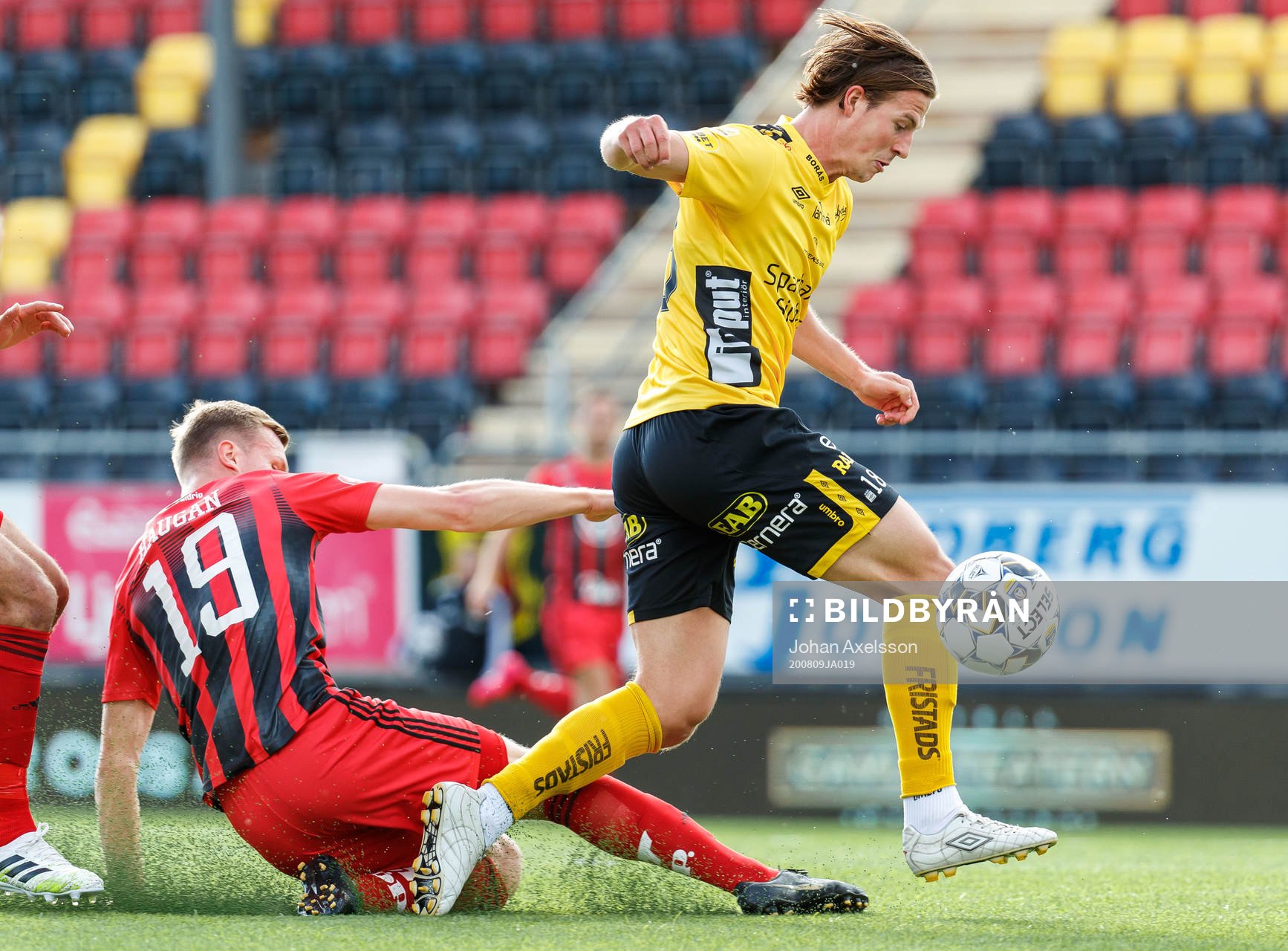 Östersunds Eirik Haugan och Elfsborgs Simon Olsson