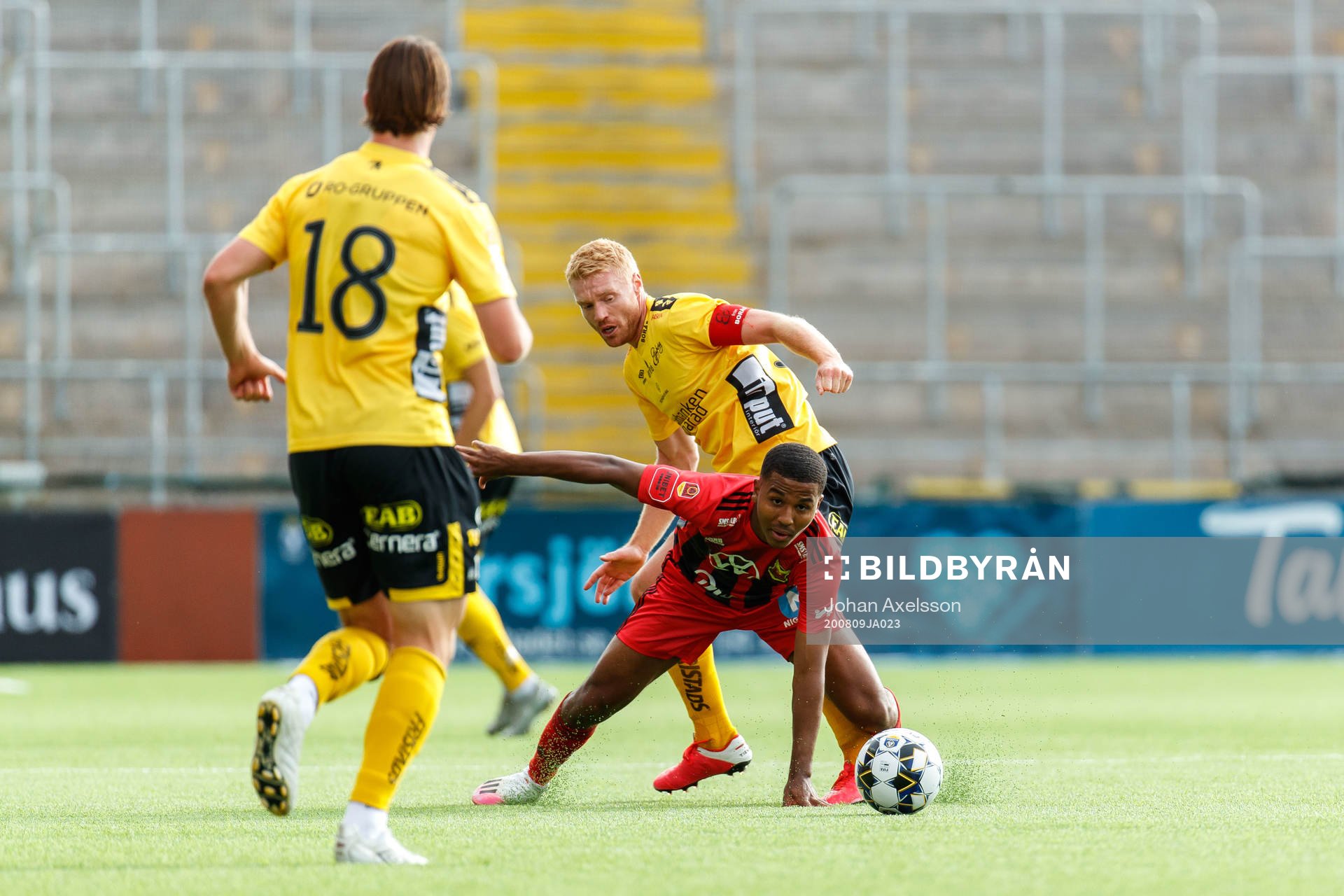 Östersunds Nebiyou Perry och Elfsborgs Sivert Heltne Nilsen