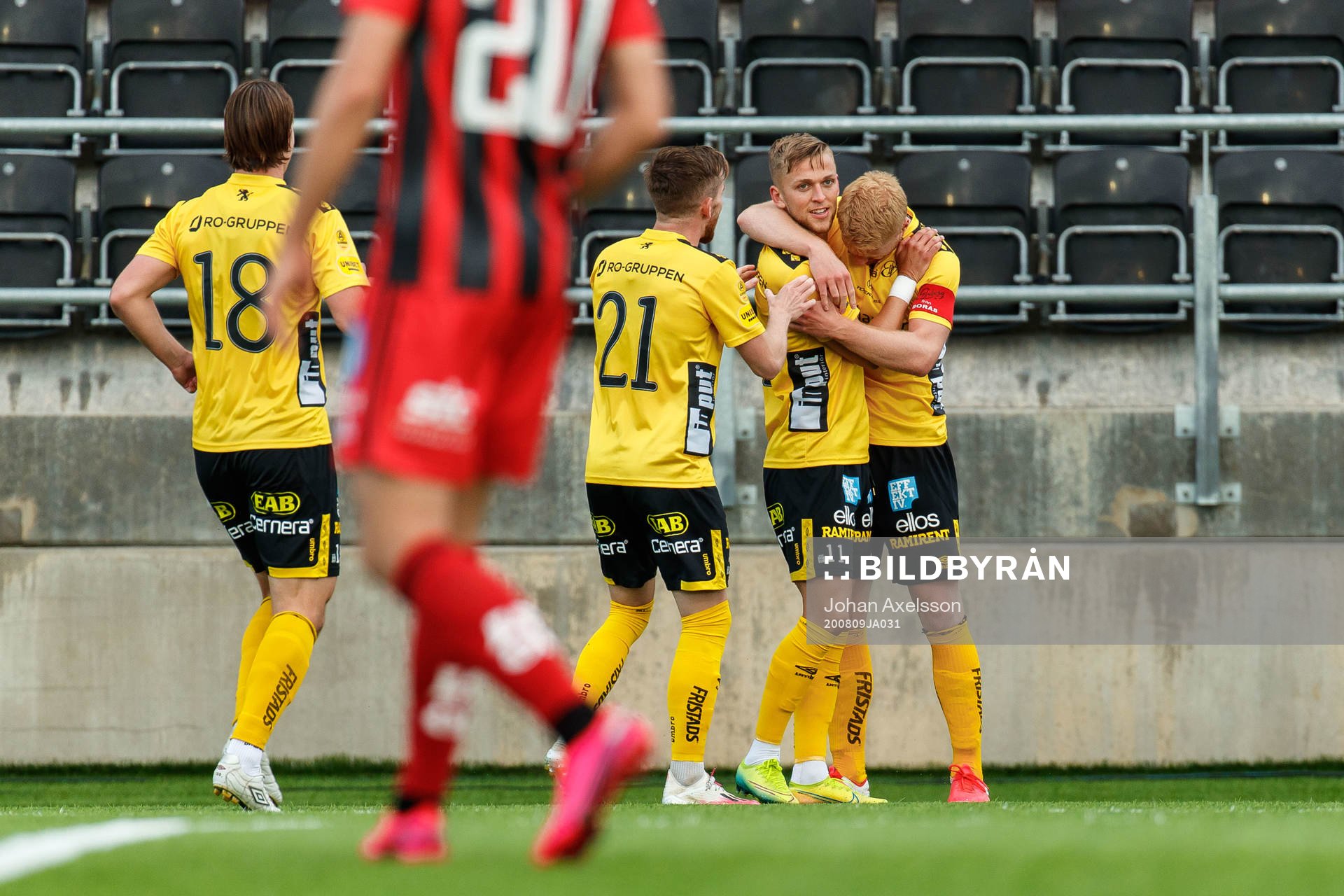 Elfsborgs Jesper Karlsson jublar med lagkamrater