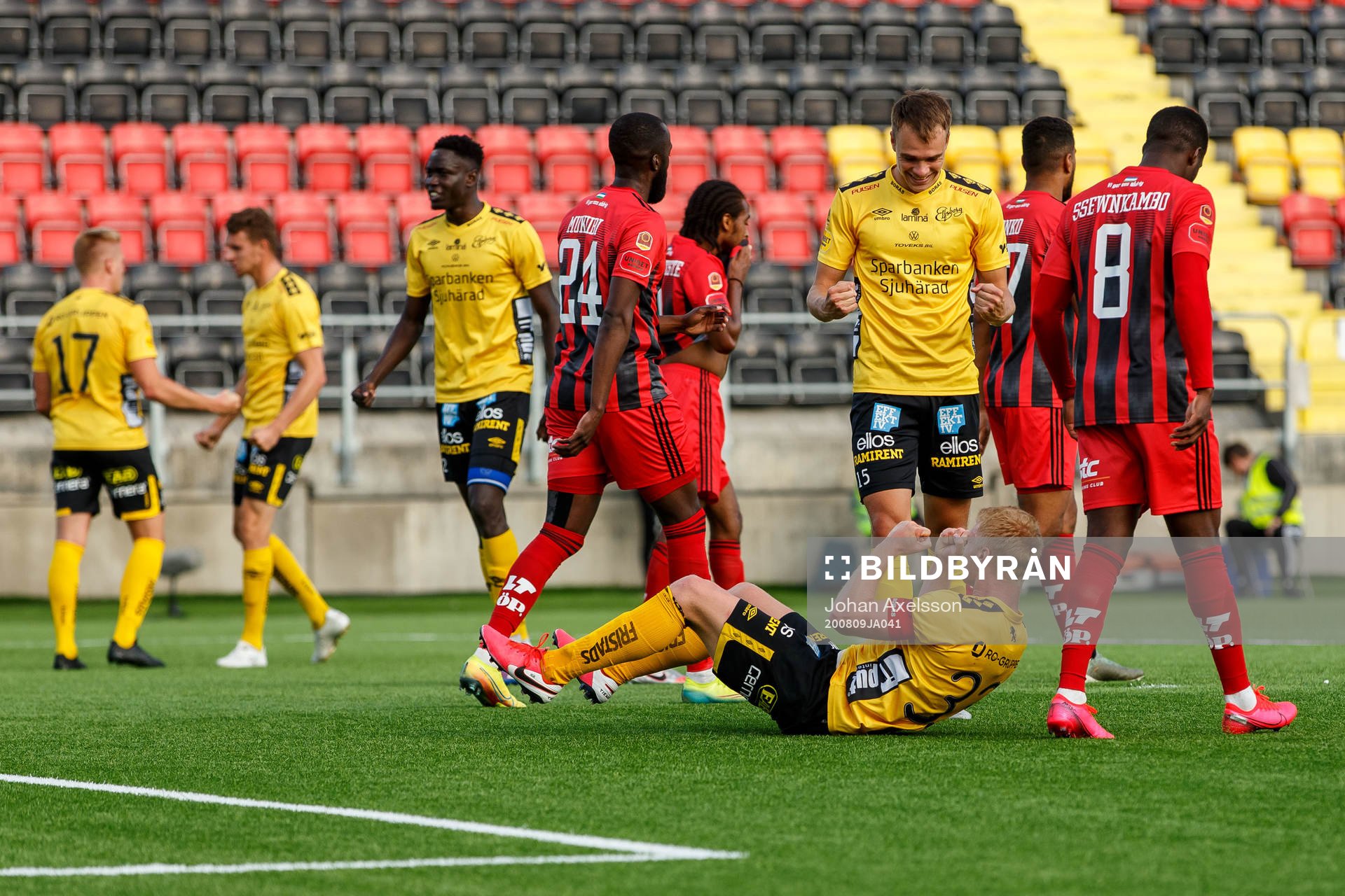 Elfsborgs Sivert Heltne Nilsen och Leo Väisänen jublar