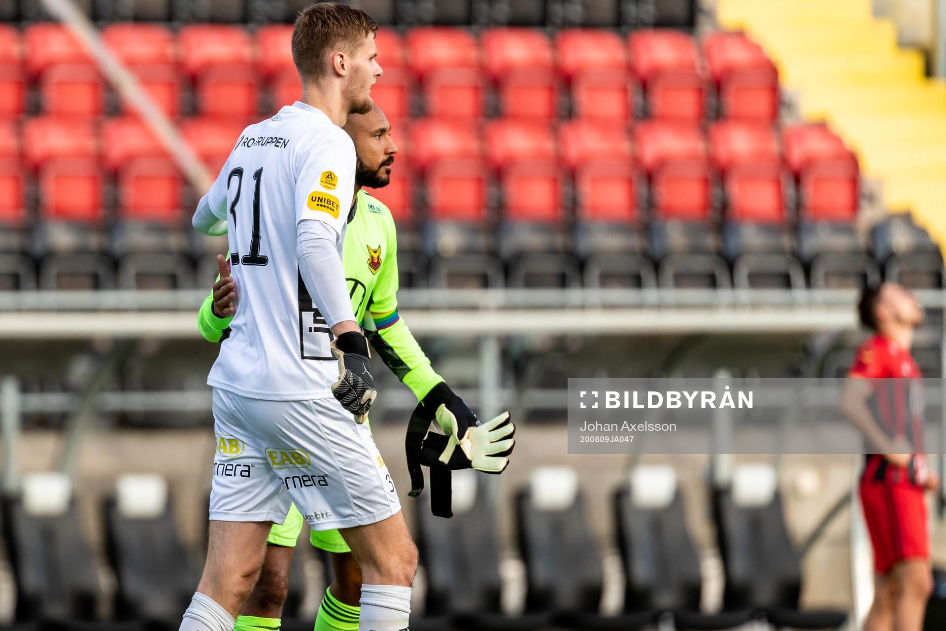 Elfsborgs målvakt Mathias Dyngeland klappar om Östersunds