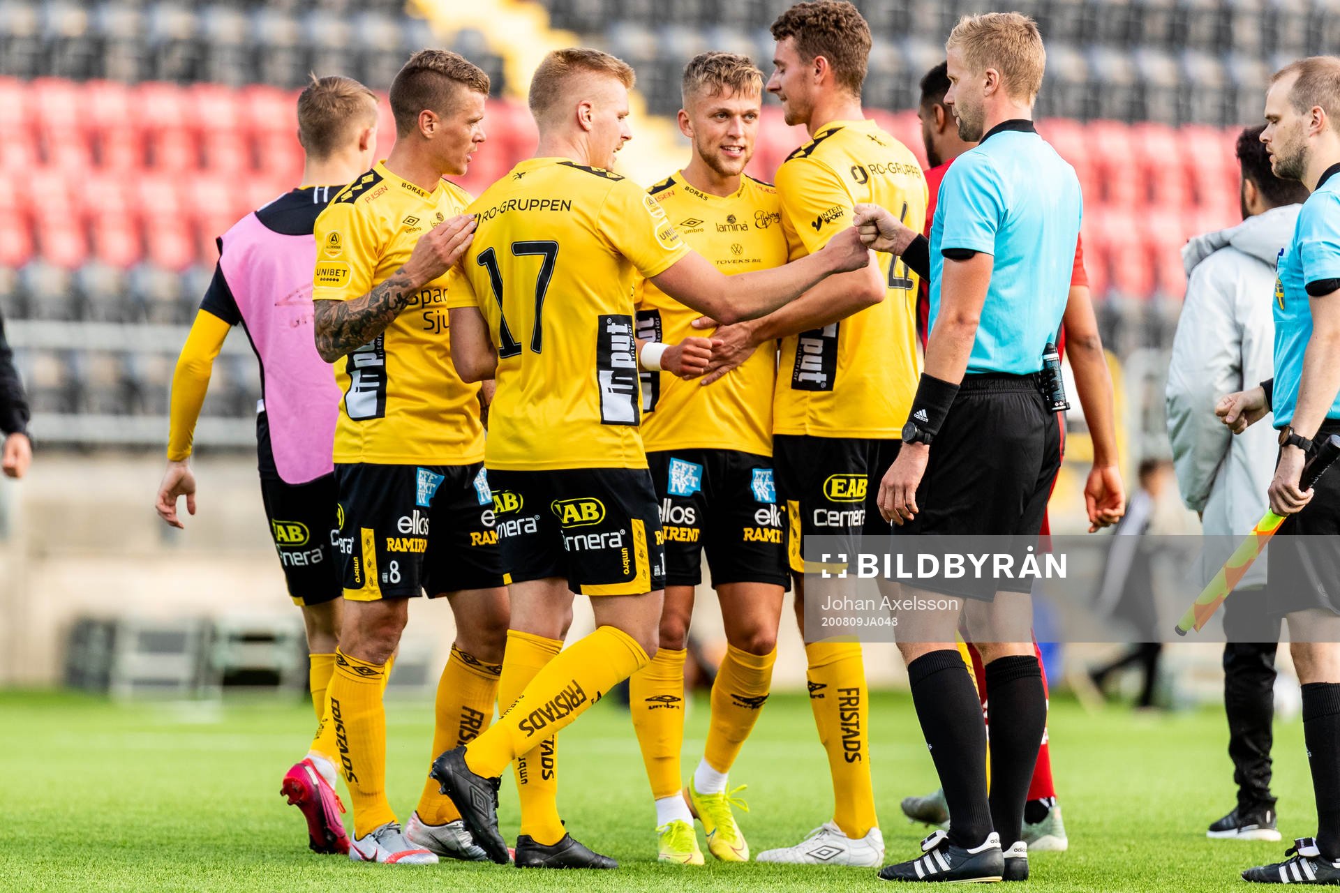 Elfsborgs Jesper Karlsson och Elfsborgs Per Frick tackar