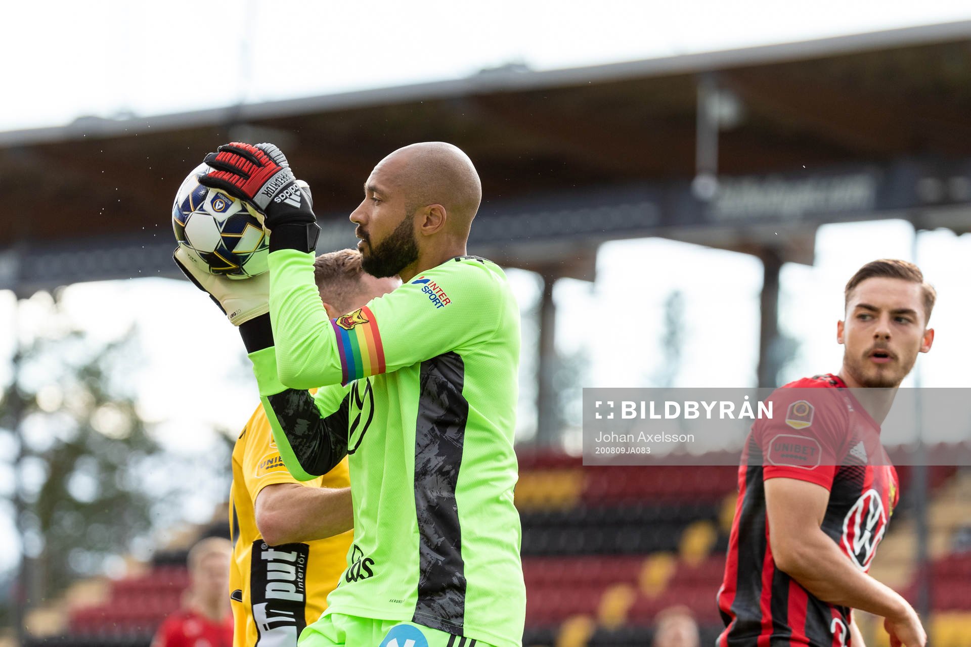 Östersunds målvakt Aly Keita med en räddning