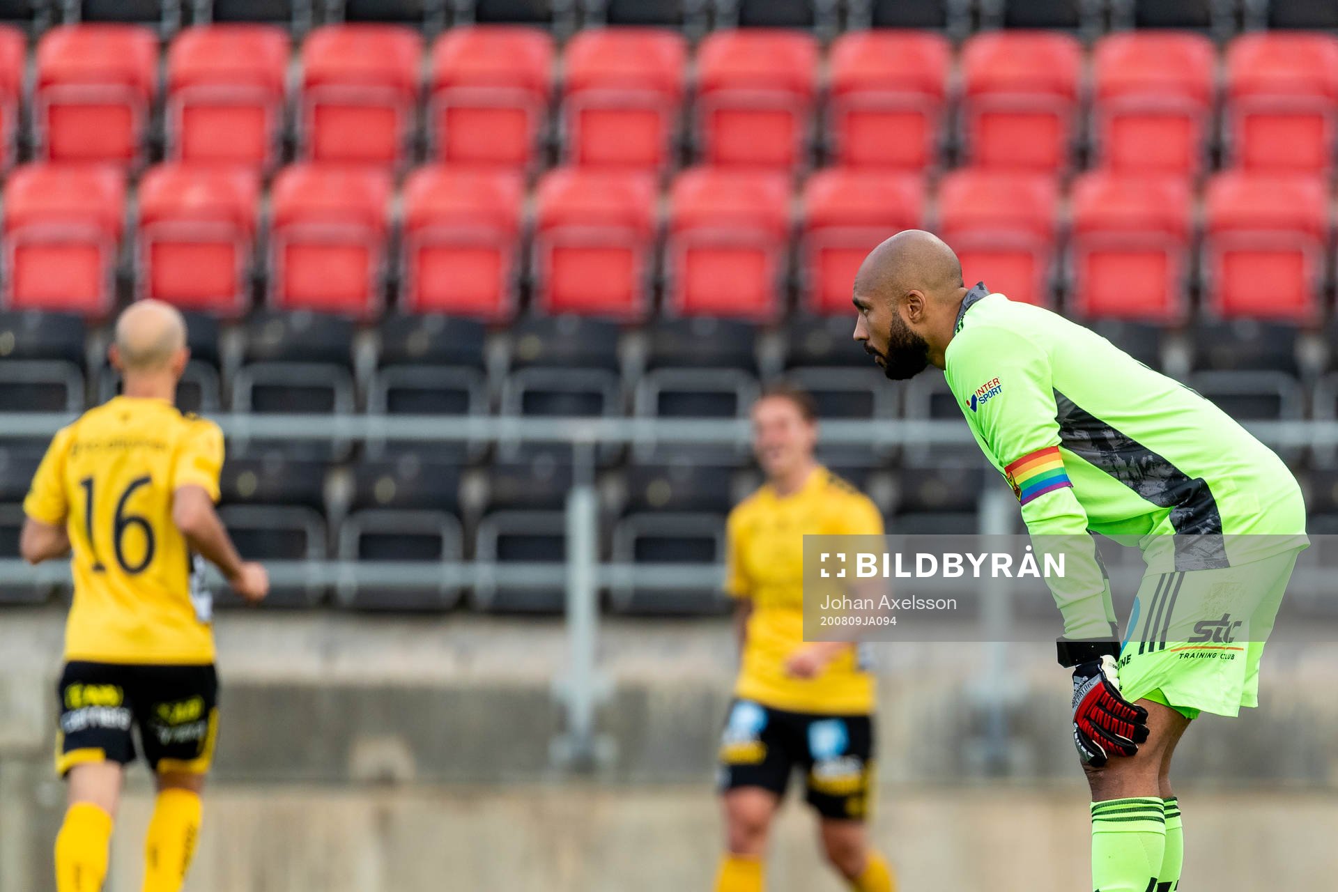 Östersunds målvakt Aly Keita deppar