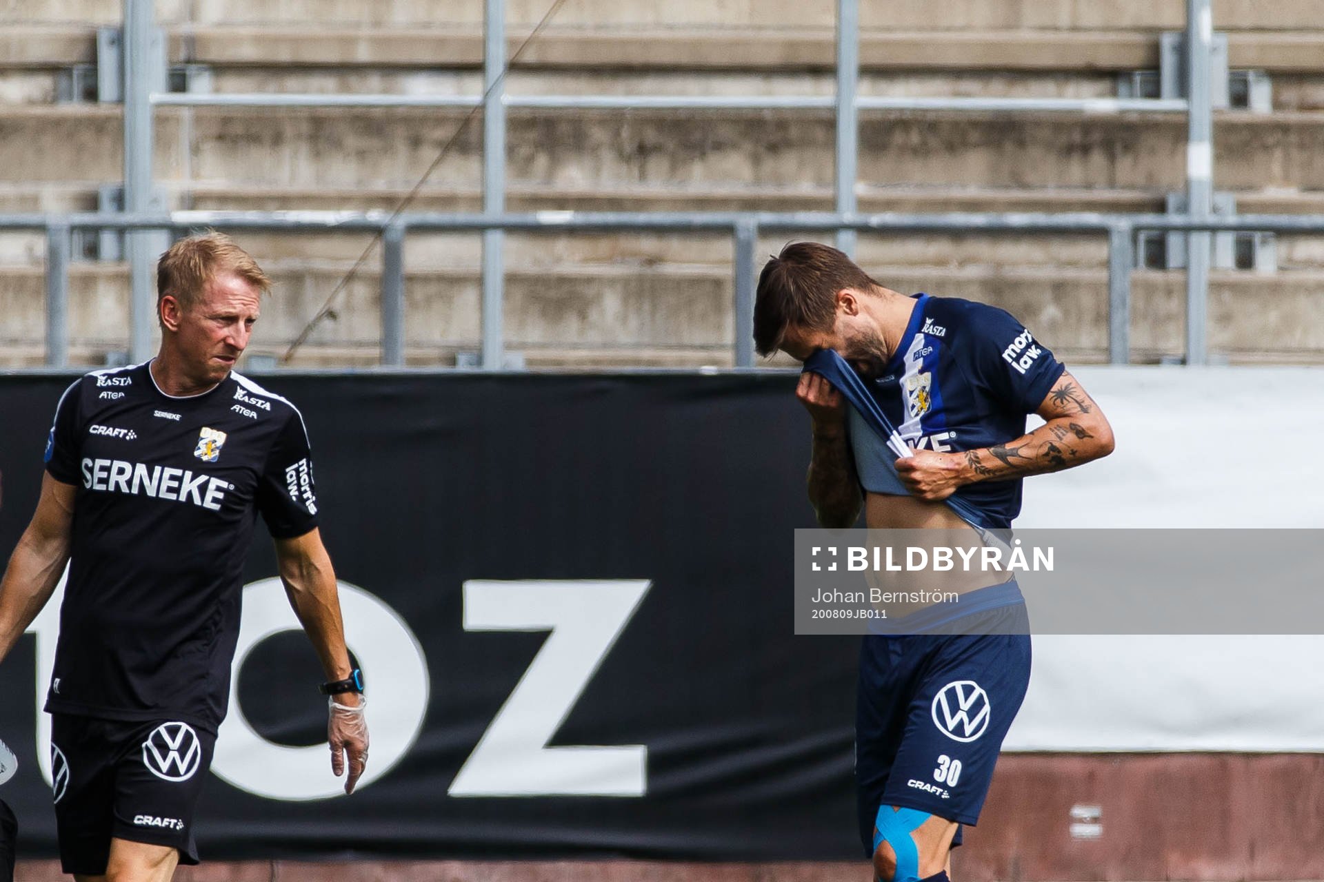 IFK Göteborgs Mattias Bjärsmyr lämnar planen