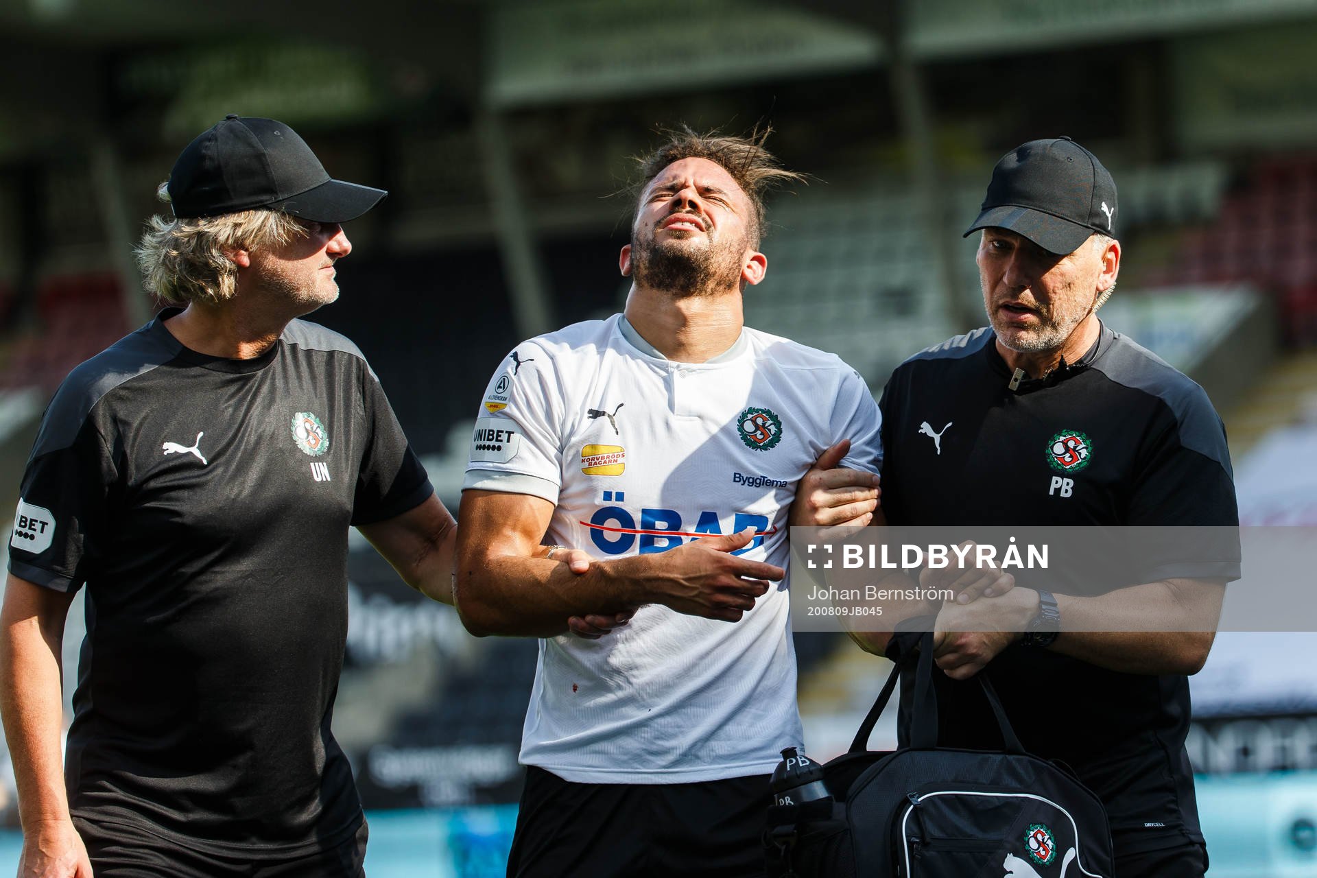 Örebros Fabio De Sousa Silva lämnar planen