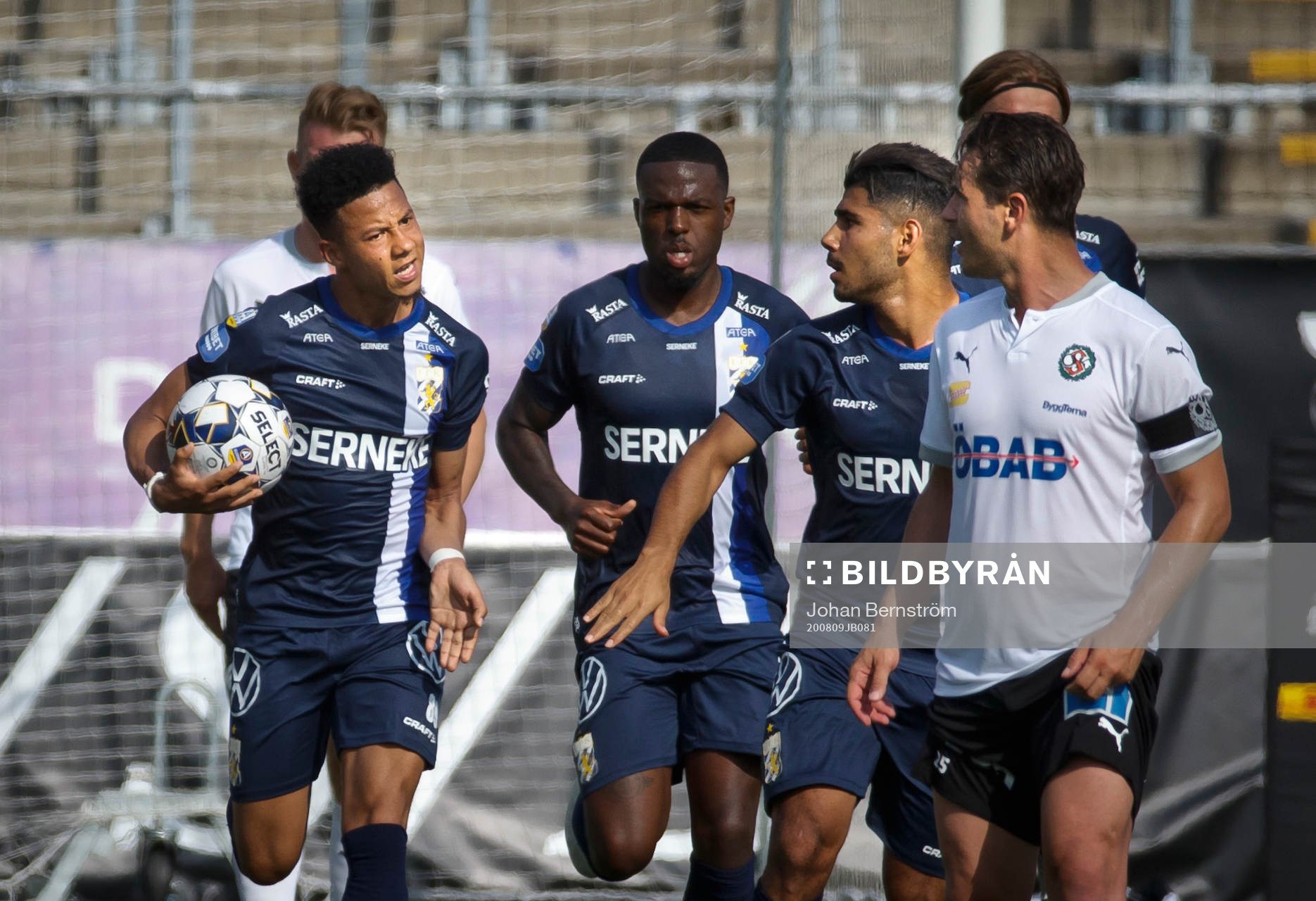 IFK Göteborgs Tobias Sana och Örebros Nordin Gerzic i