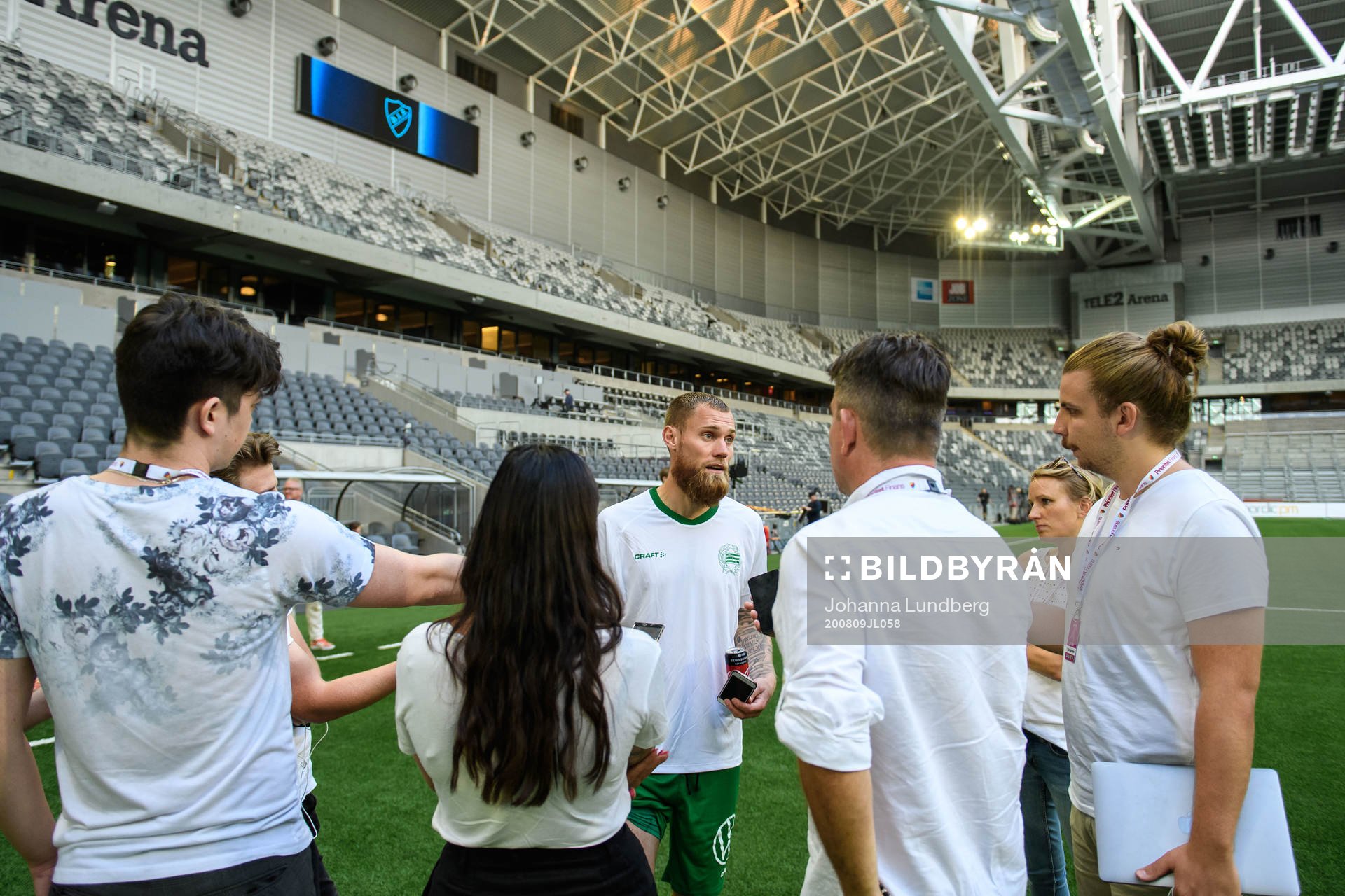 Hammarbys David Fällman blir intervjuad i