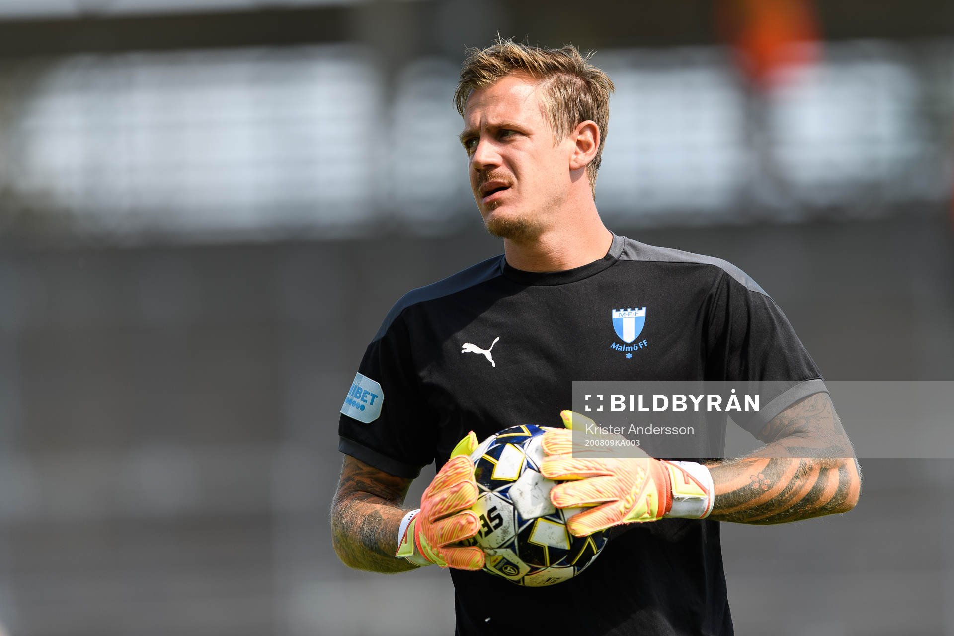 Malmö FFs målvakt Johan Dahlin före fotbollsmatchen i