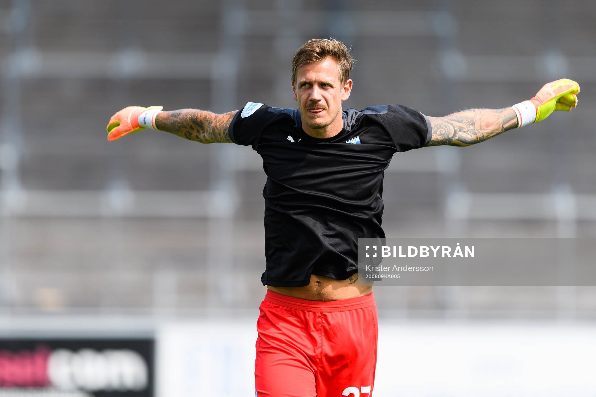 Malmö FFs målvakt Johan Dahlin före fotbollsmatchen i