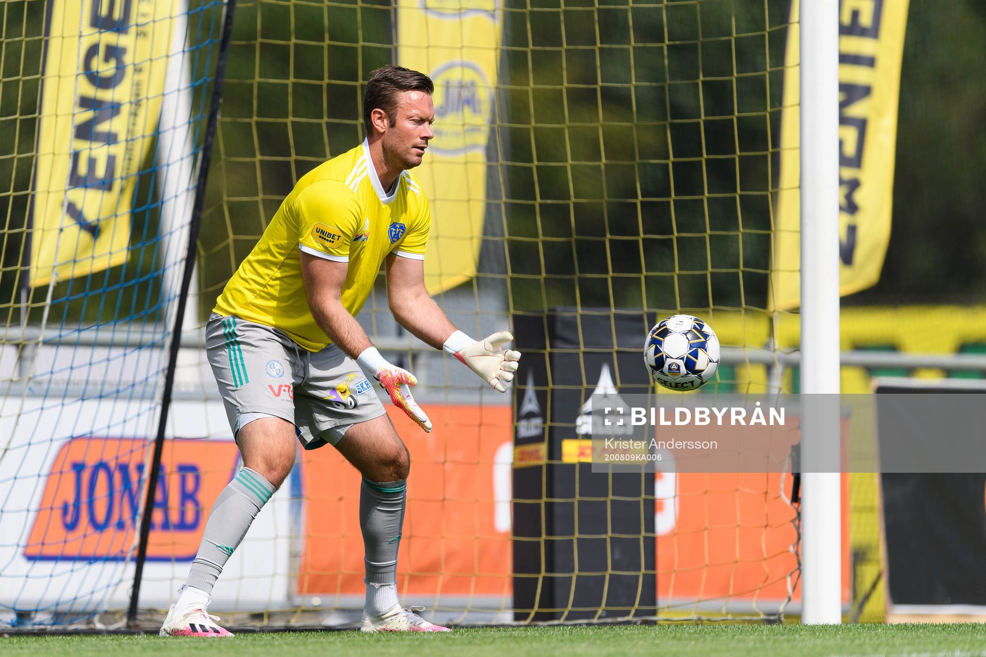 Falkenbergs målvakt Viktor Noring före fotbollsmatchen i