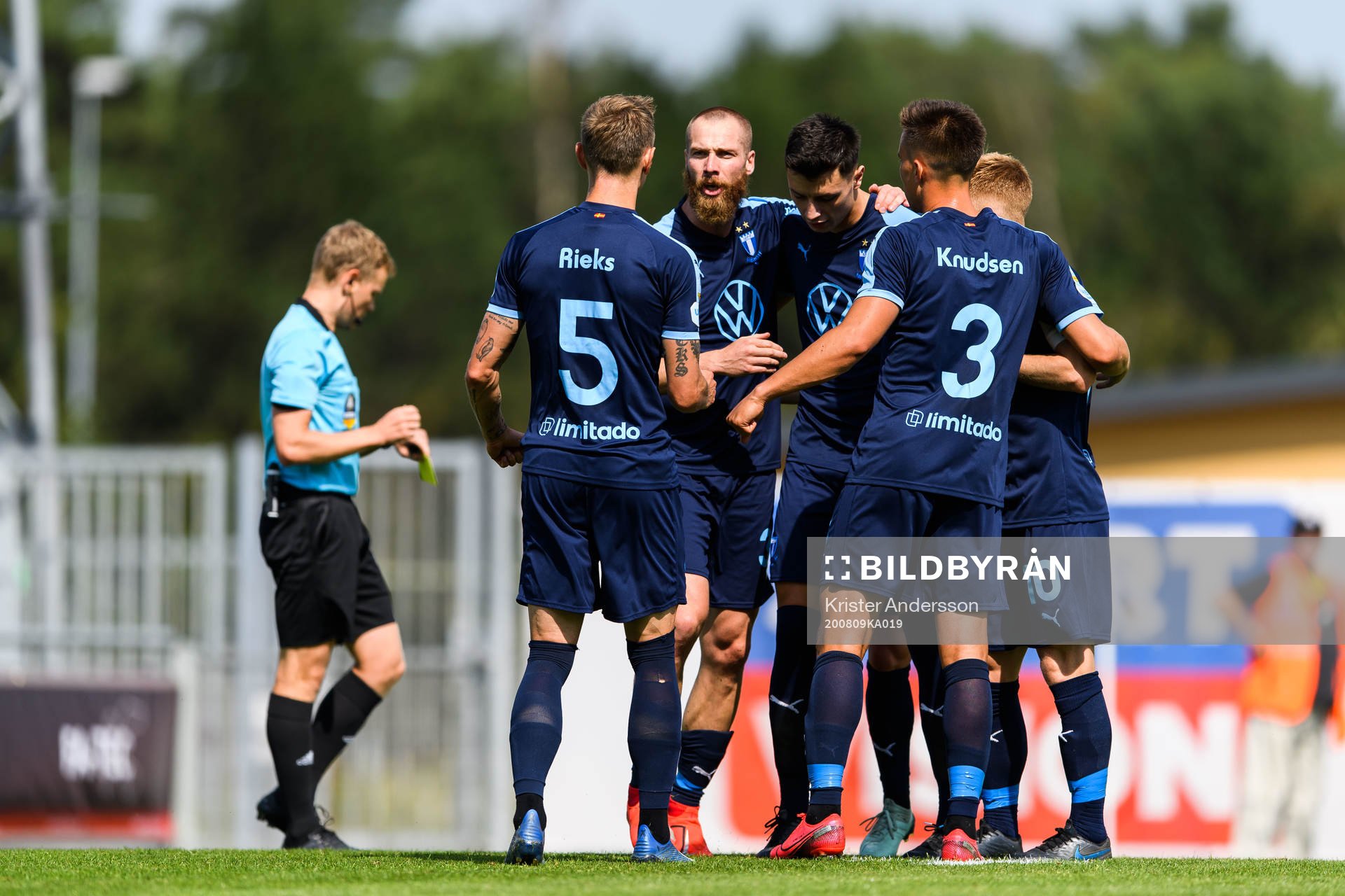 Malmö FFs Jo Inge Berget jublar med lagkamrater