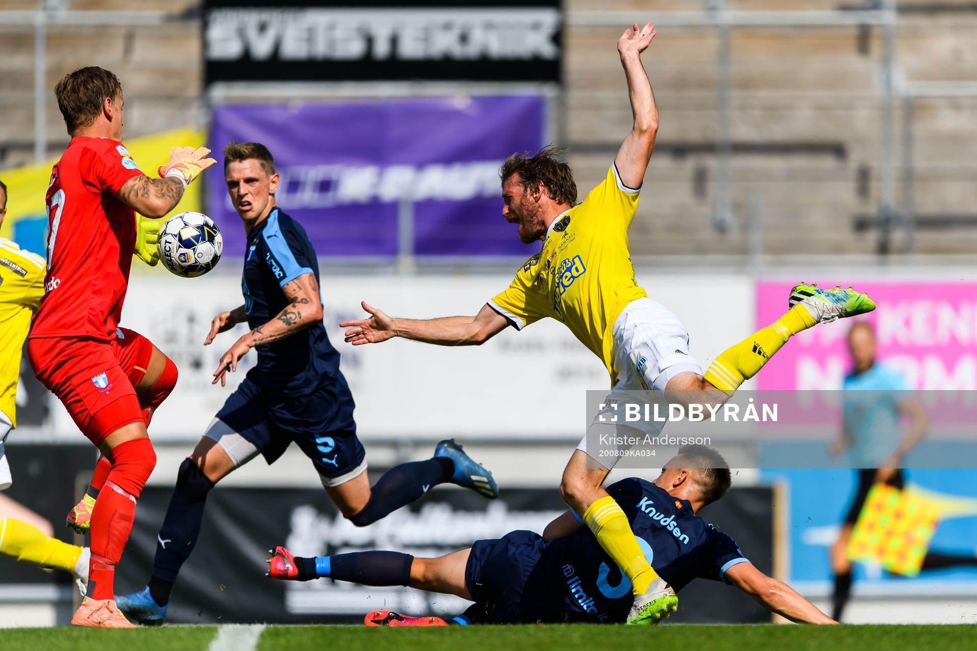 Falkenbergs Karl Söderström mot Malmö FFs Jonas Knudsen
