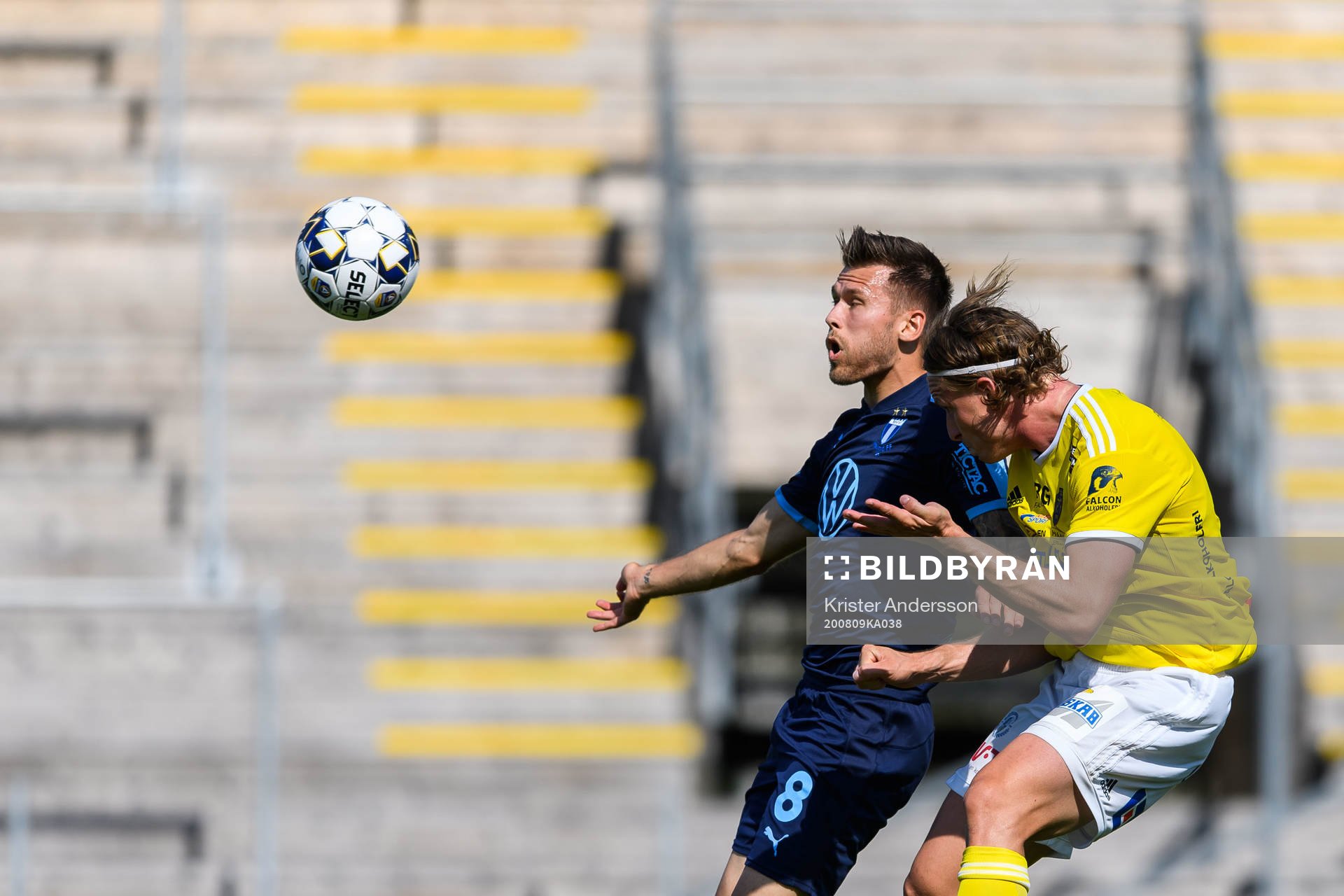 Malmö FFs Arnór Traustason och Falkenbergs Carl Johansson
