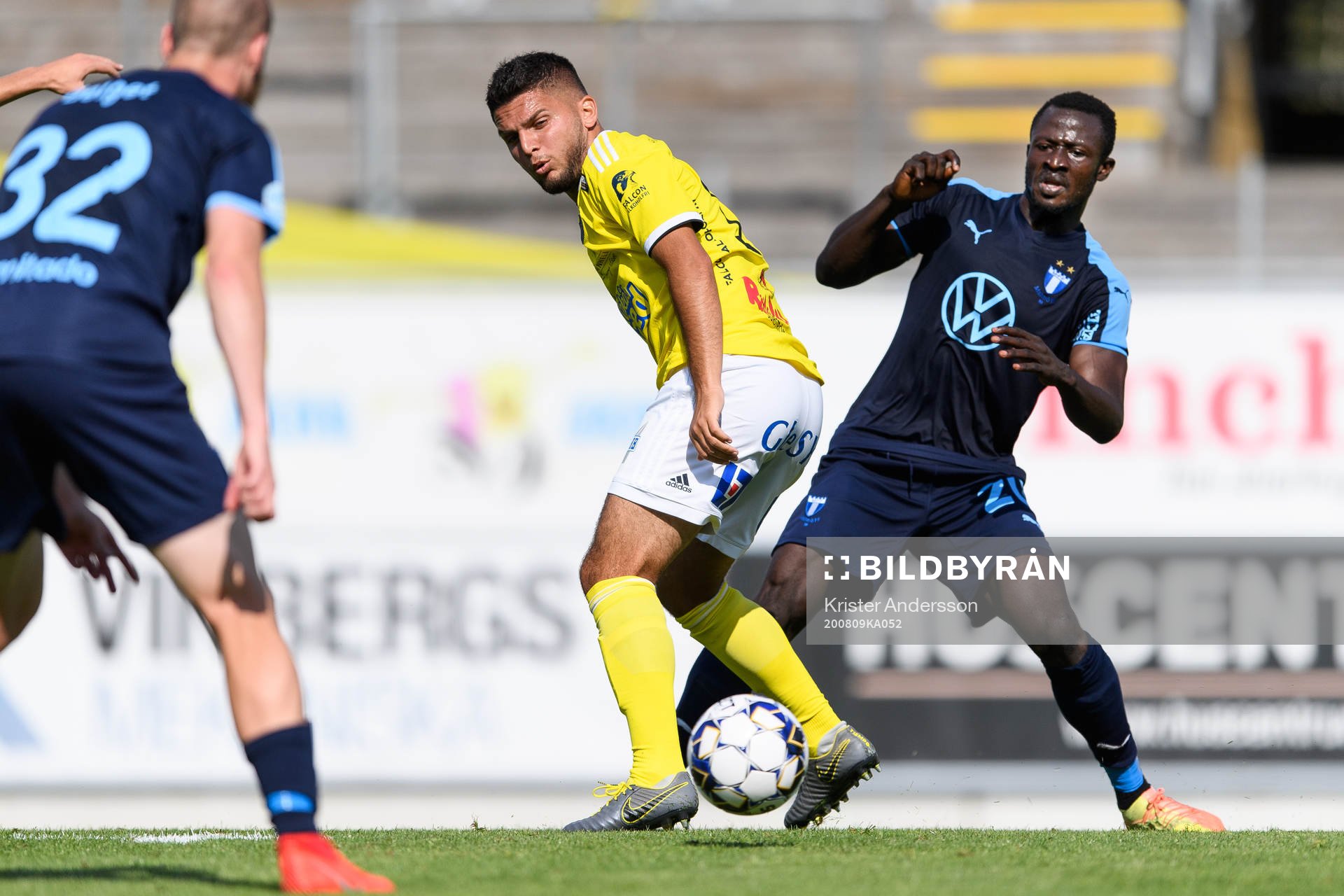 Falkenbergs Edi Sylisufaj och Malmö FFs Bonke Innocent