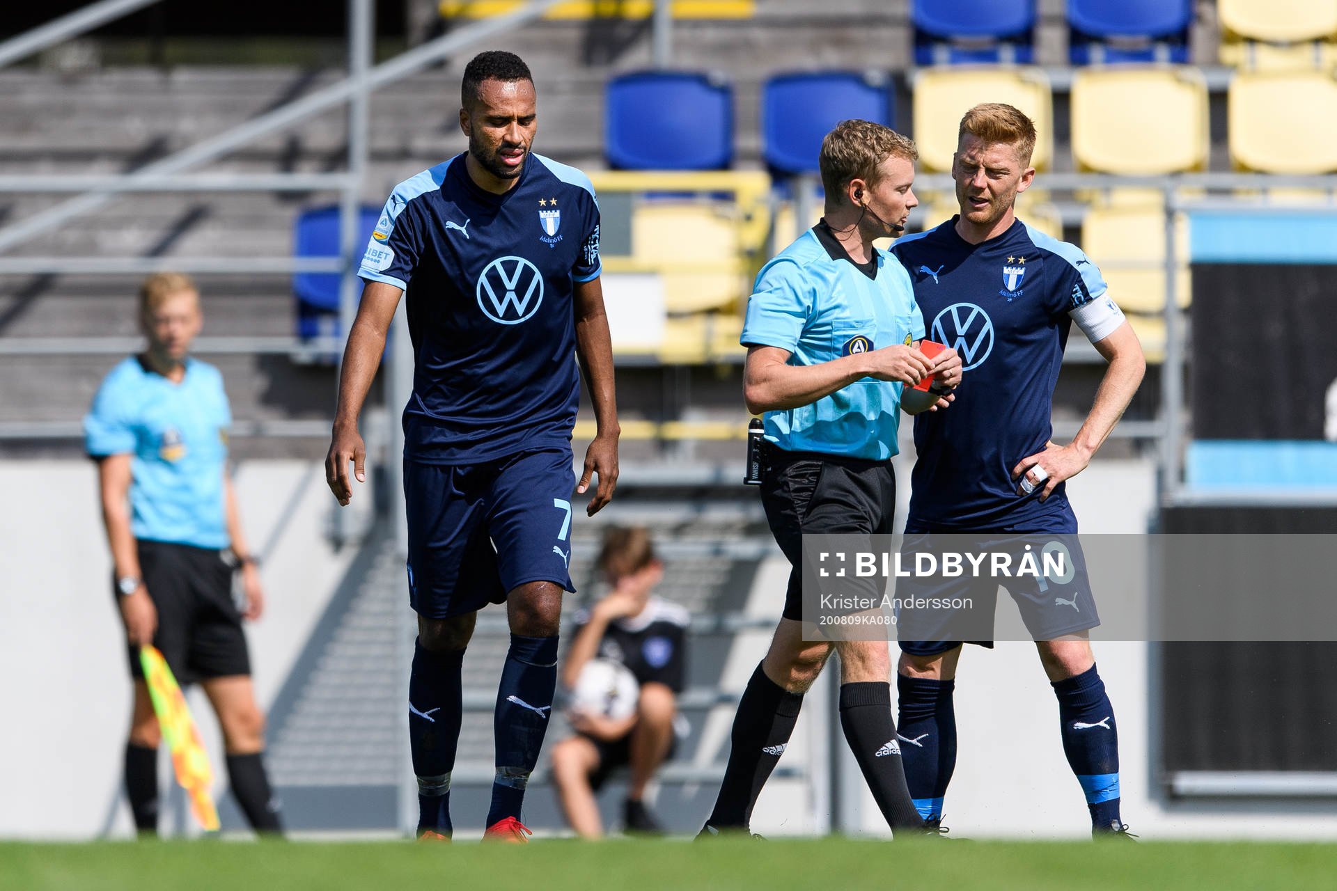 Malmö FFs Isaac Kiese Thelin blir utvisad