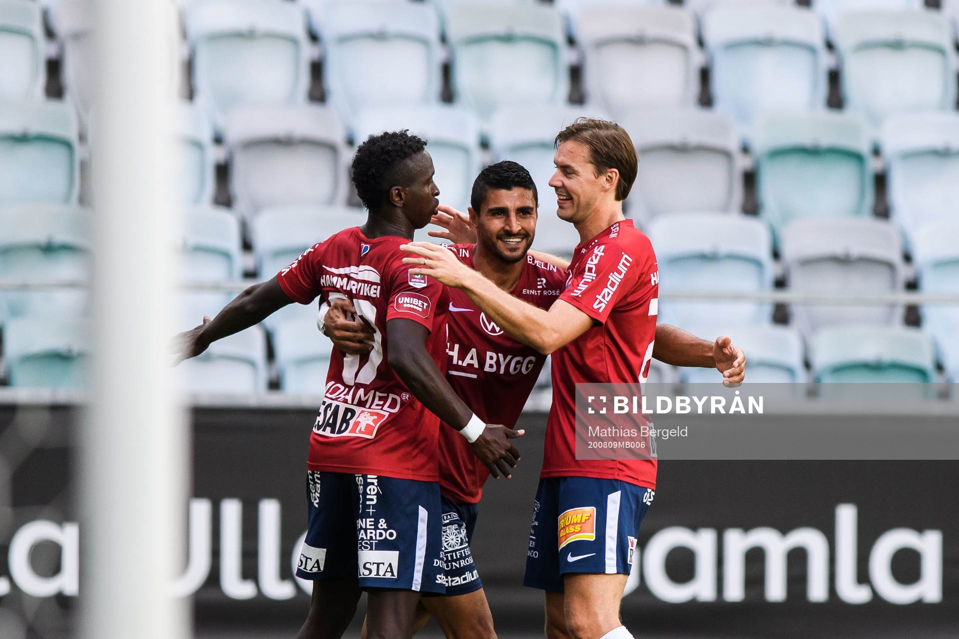 Örgrytes Mohamed Said Adan och Danny Ervik jublar med