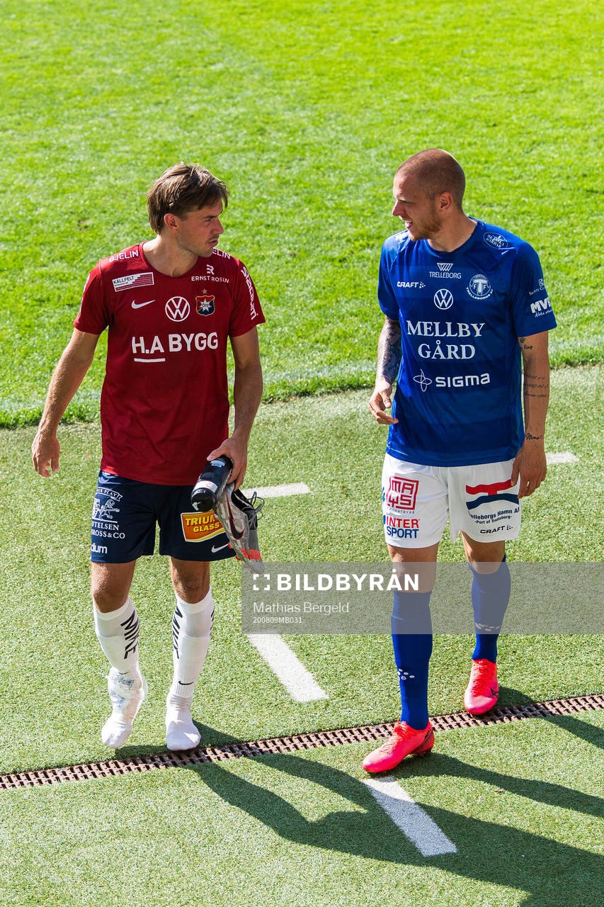 Örgrytes Danny Ervik med lindad fot pratar med Trelleborgs