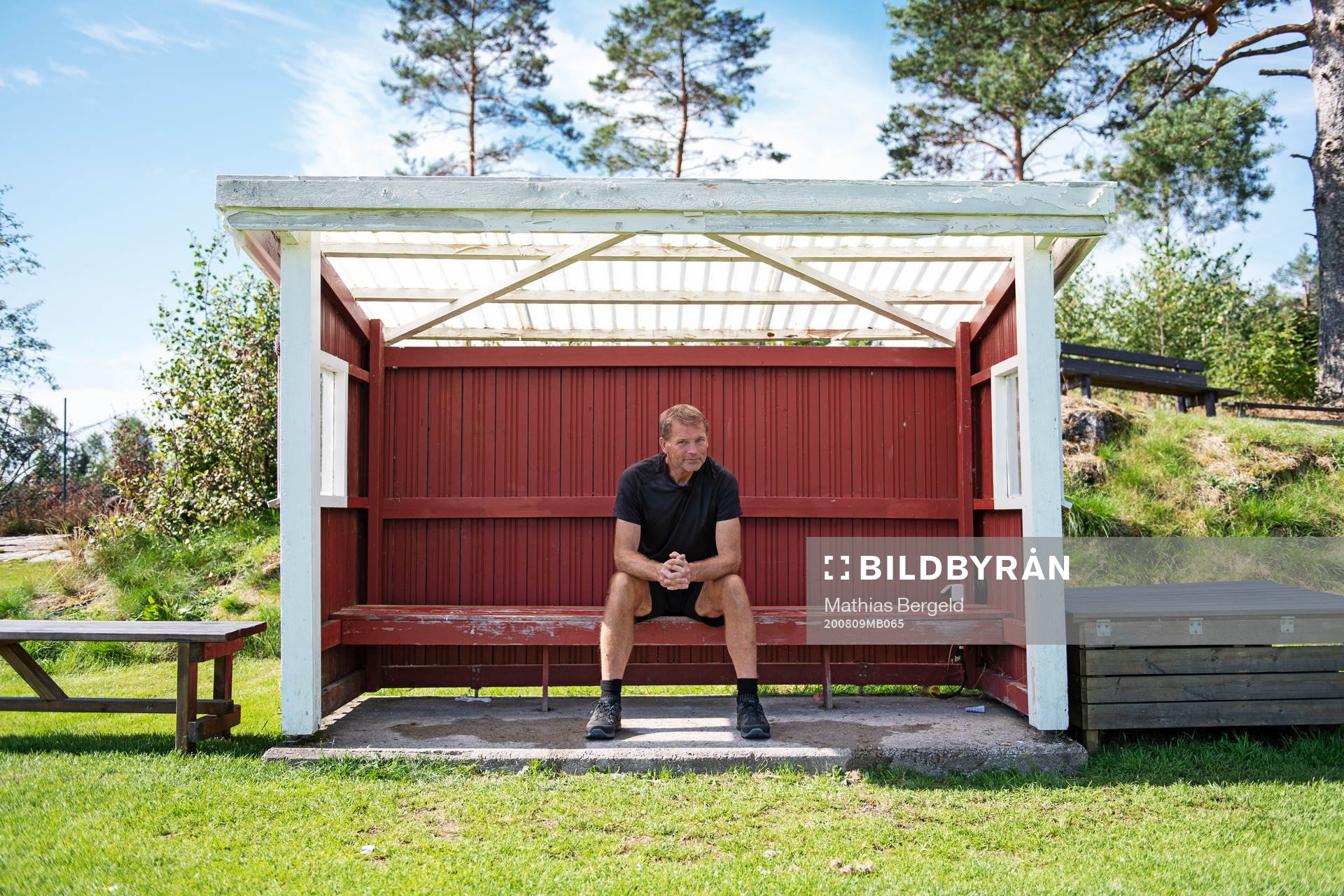 Torbjörn Nilsson, tränare för Ytterby IS P07-lag, poserar för ett porträtt under en turnering den 9 augusti 2020 i Färgelanda.