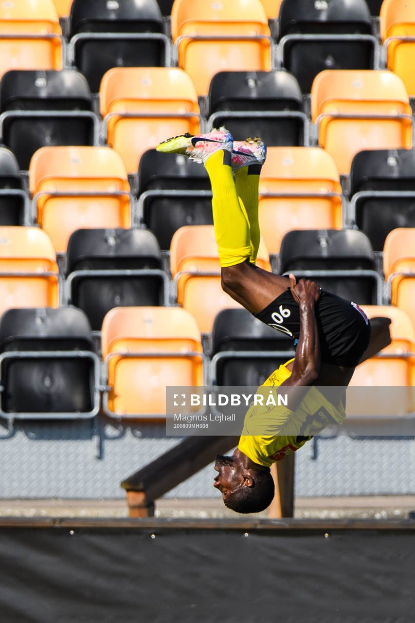 Mjällbys Moses Orwohicho Ogbu jublar efter 1-0 under fotbollsmatchen i Allsvenskan mellan Mjällby och AIK den 9 augusti 2020 i Hällevik.