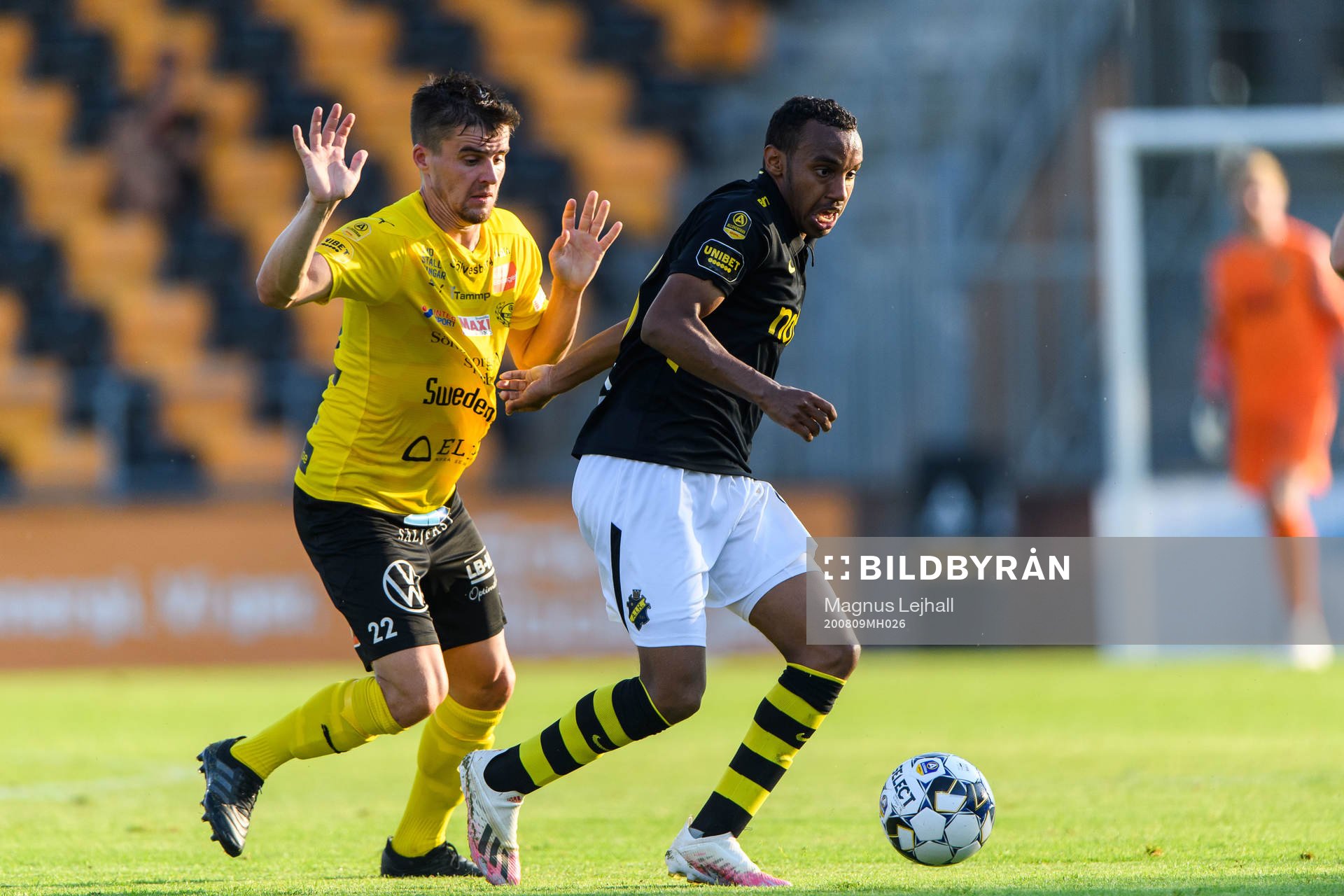 s Bilal Hussein och Mjällbys Jesper Gustavsson