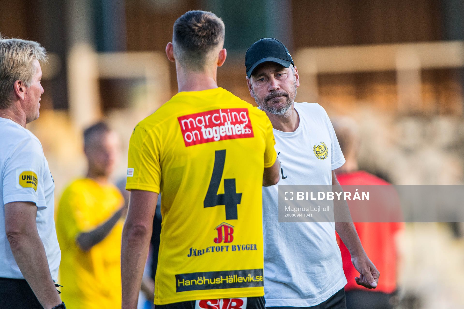 Mjällbys tränare Marcus Lantz och Max Watson jublar