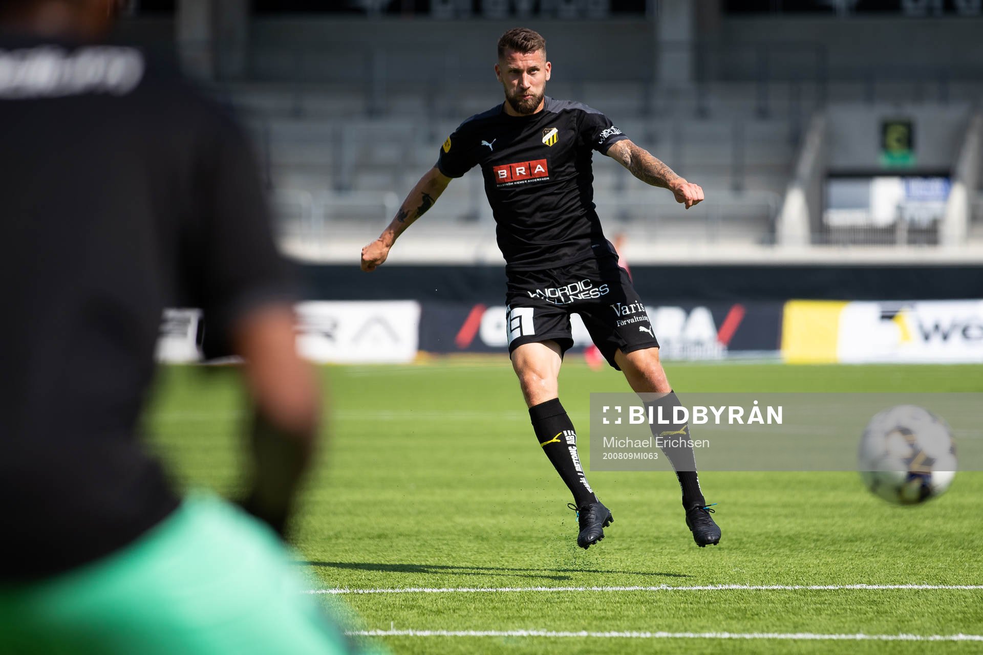 Häckens Joona Toivio skjuter ett skott på uppvärmningen