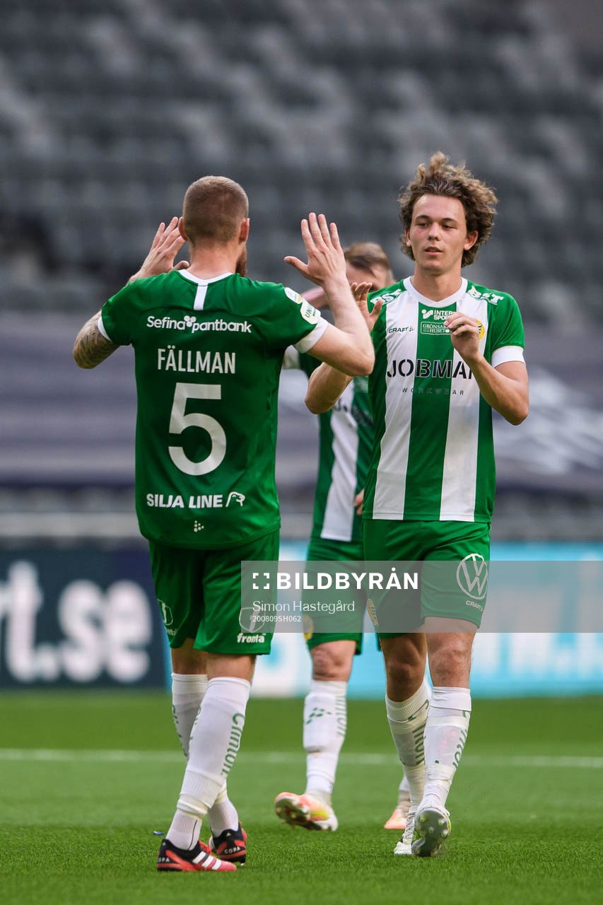 Hammarbys David Fällman och Kalle Björklund jublar efter fotbollsmatchen i Allsvenskan mellan Djurgården och Hammarby den 9 augusti 2020 i Stockholm.