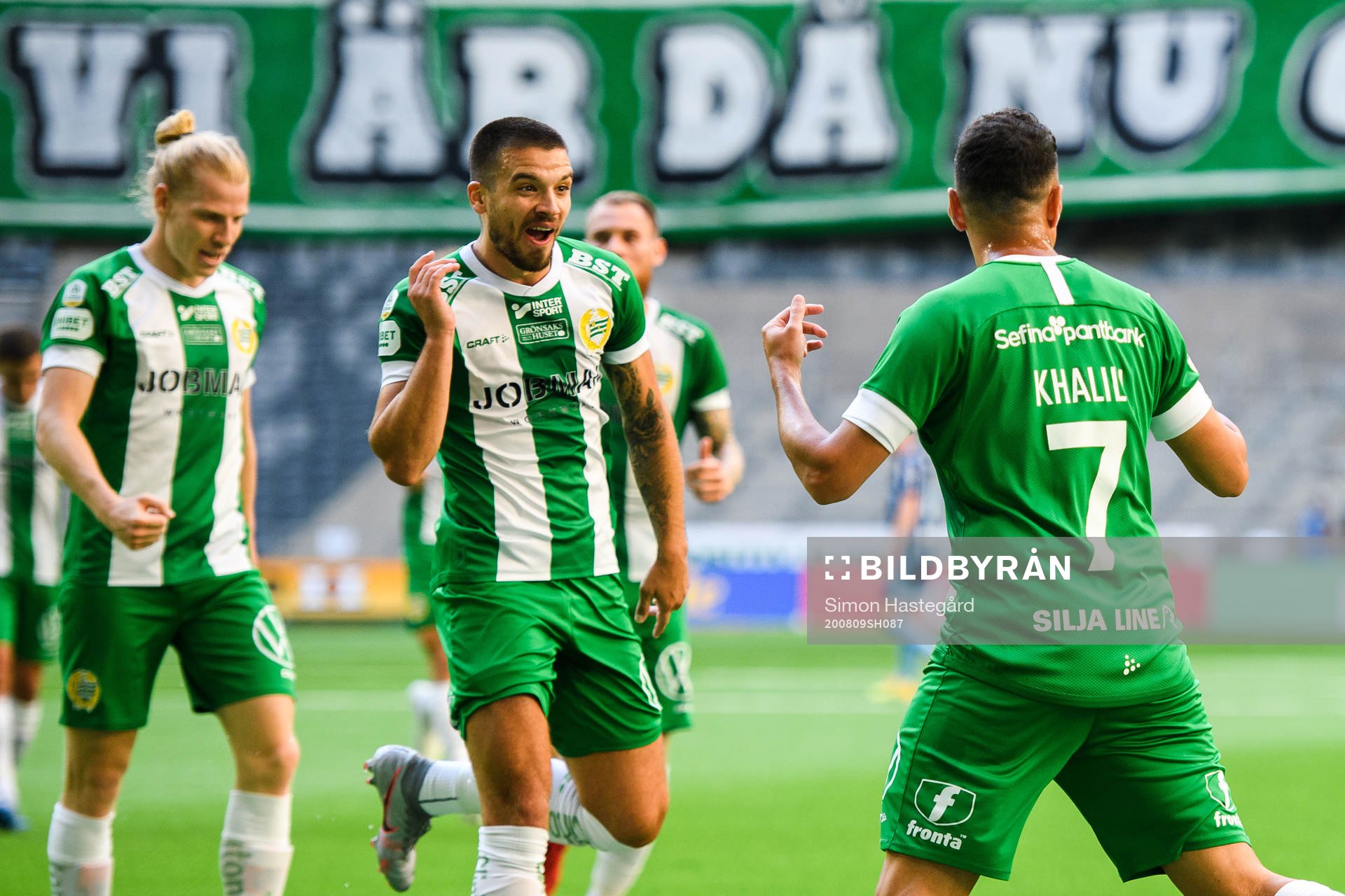 Hammarbys Vladimir Rodic jublar med Imad Khalili
