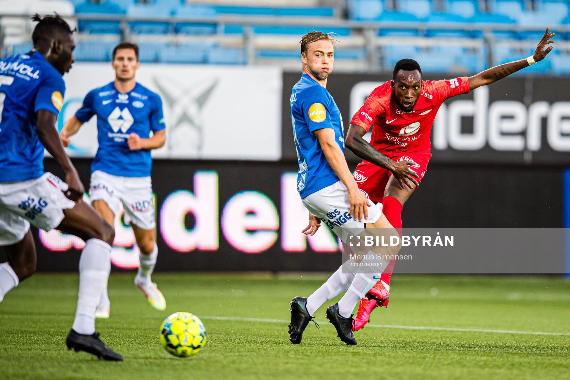 Martin Skjelbreid Ellingsen of Molde and Karamoko Daouda