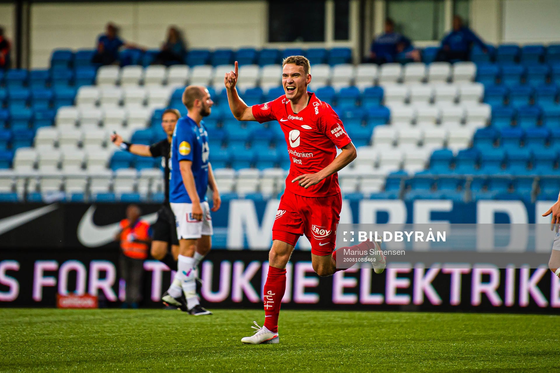 Jon-Helge Ødegård Tveita of Brann celebrates
