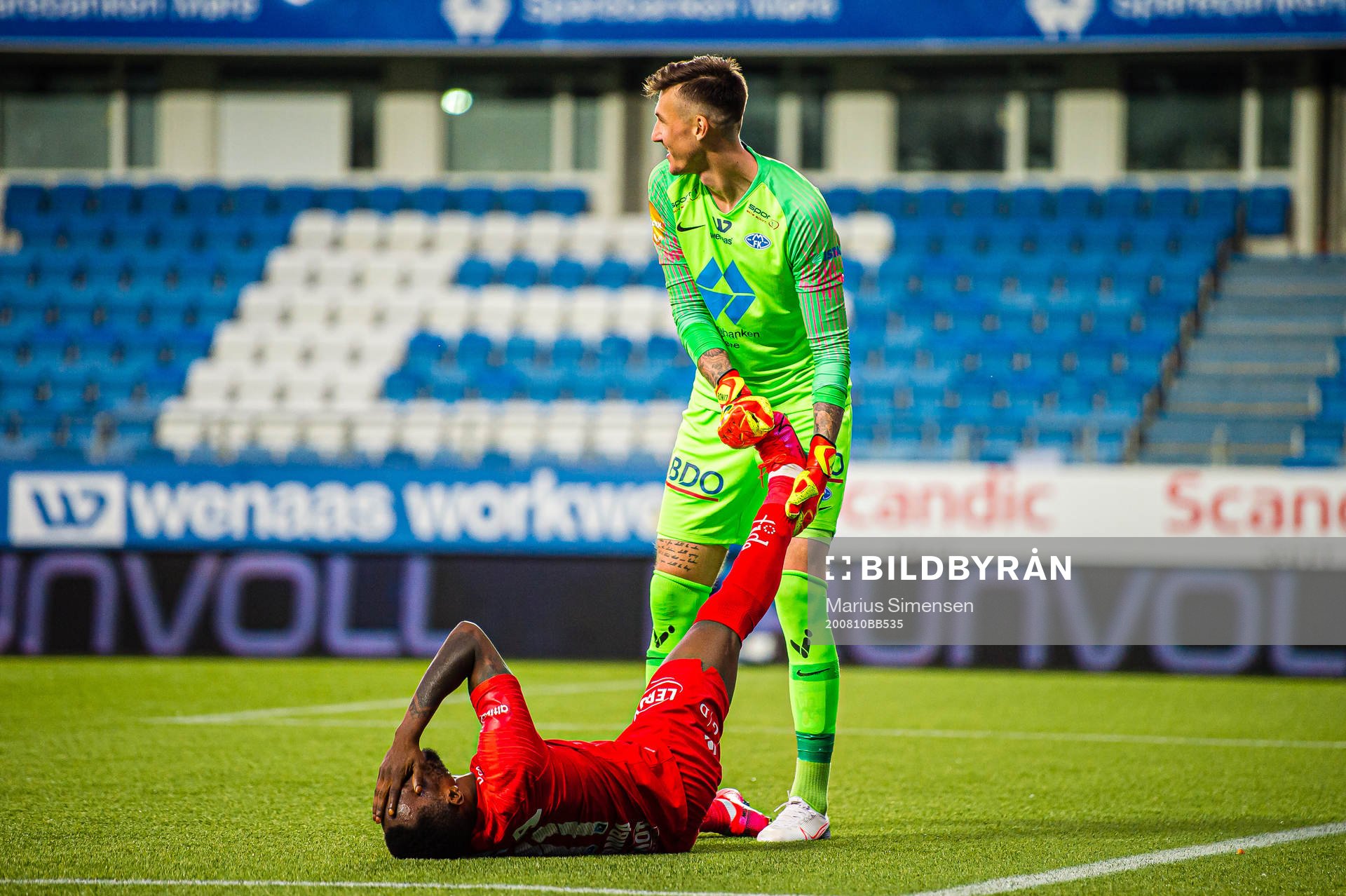 Karamoko Daouda Bamba of Brann in pain and Andreas