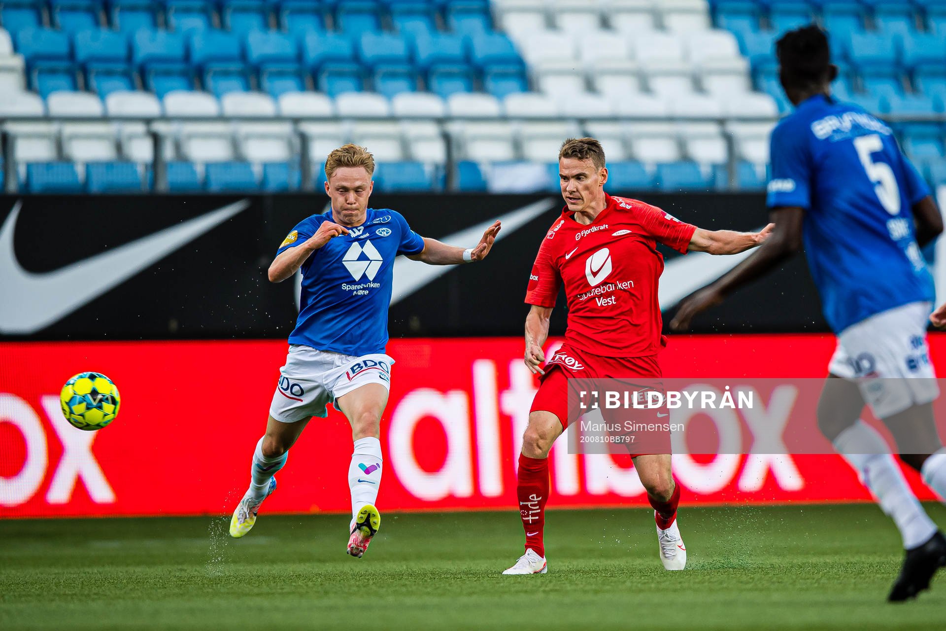 Ola Brynhildsen of Molde and Jon-Helge Ødegård Tveita of