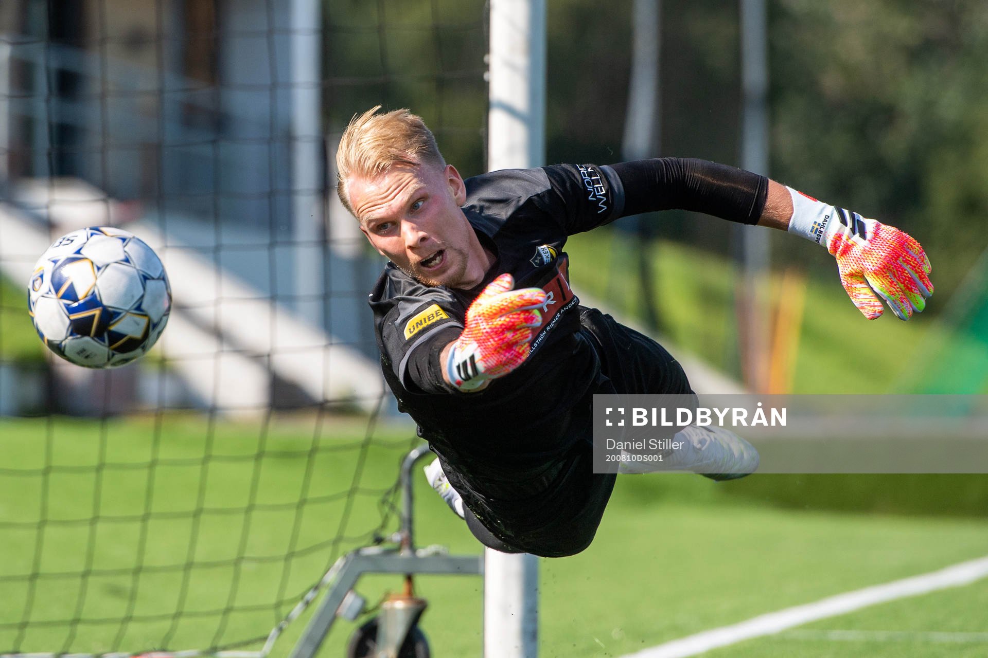 Målvakten Pontus Dahlberg tränar med Häcken